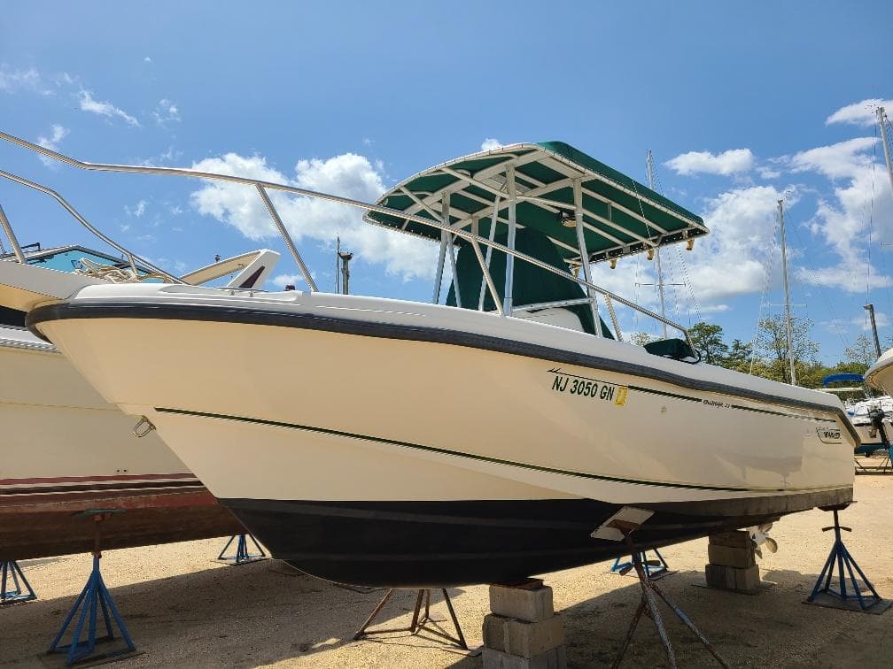 2000 Boston Whaler 23 Outrage