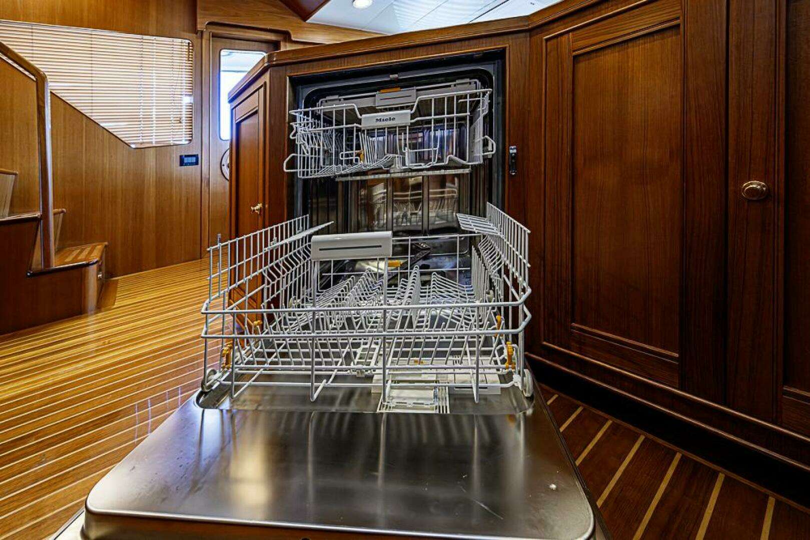 2014 Marlow Explorer 66E - Image 29