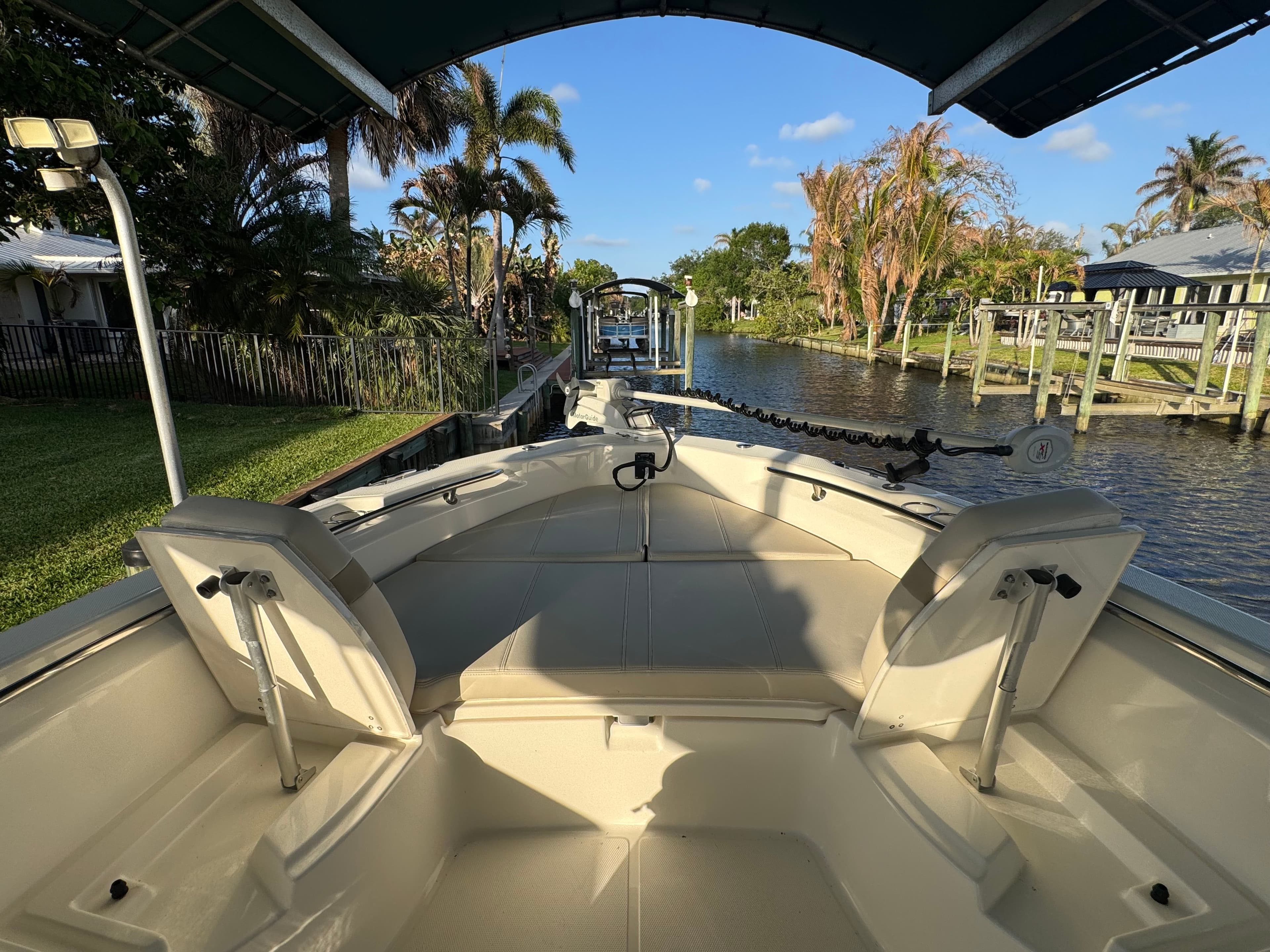 2024 Boston Whaler 250 Dauntless - 35