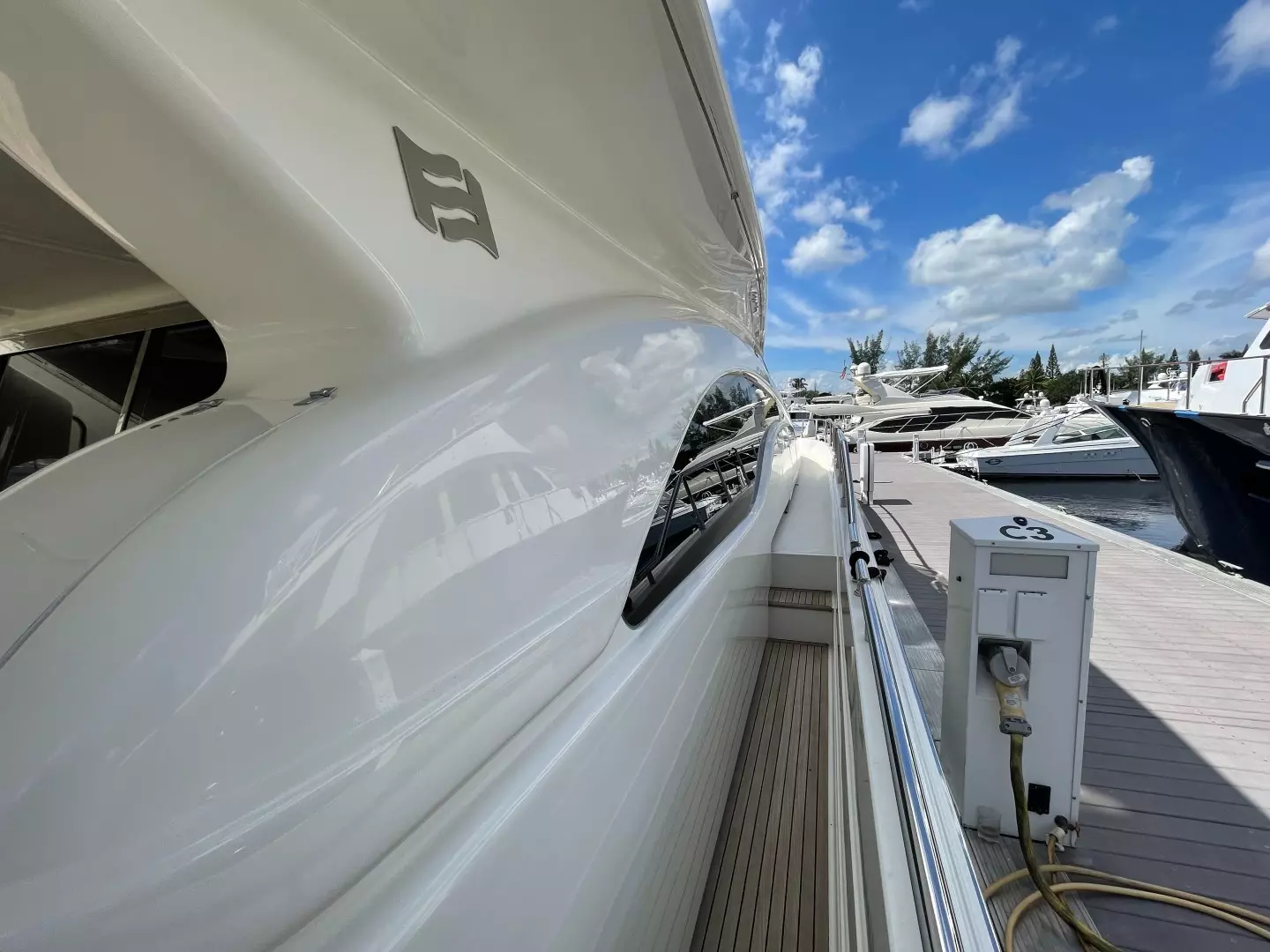 2001 Ferretti Yachts 680 - Image 6
