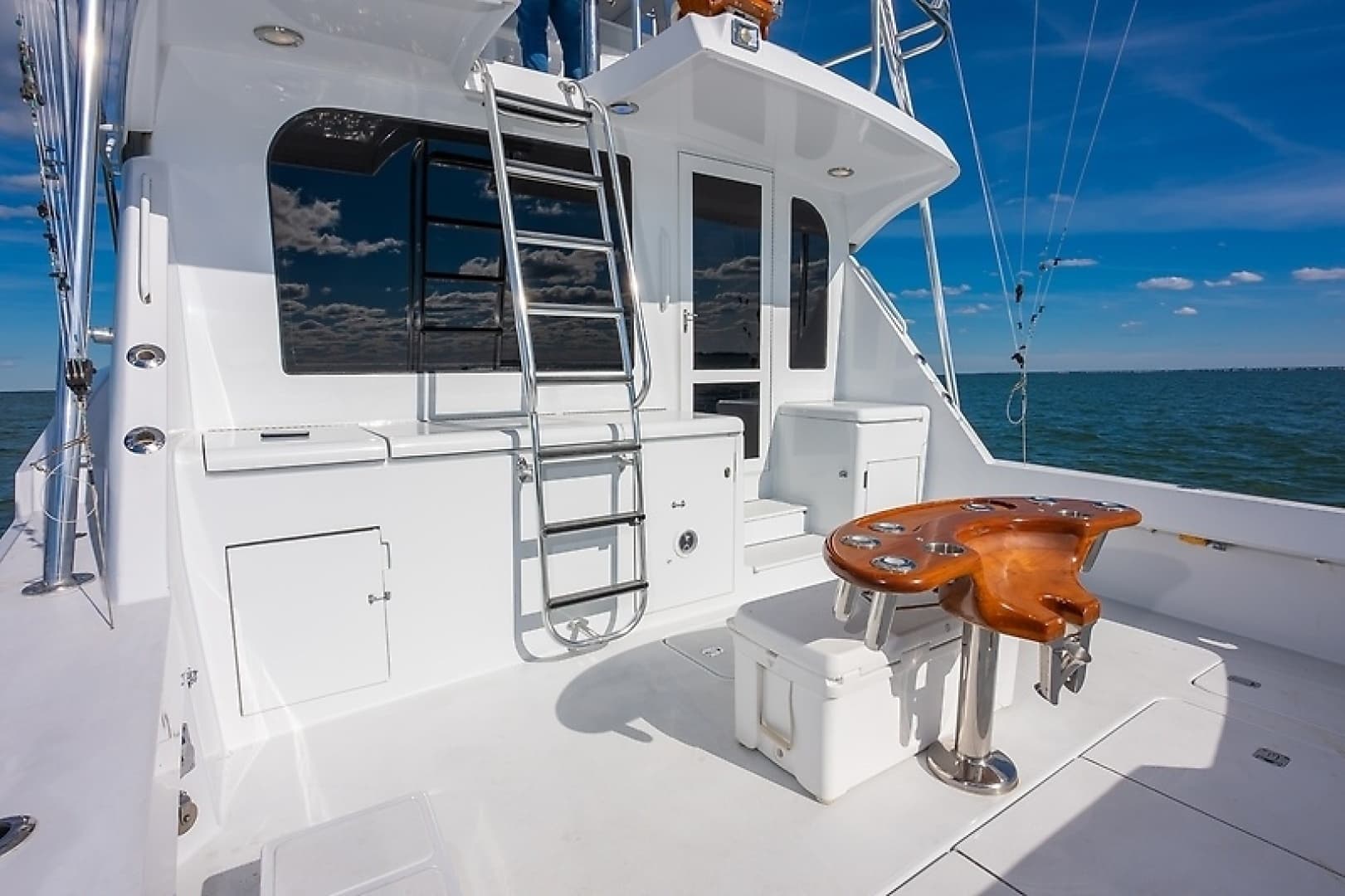 2001 Hatteras 60 Convertible - Image 12