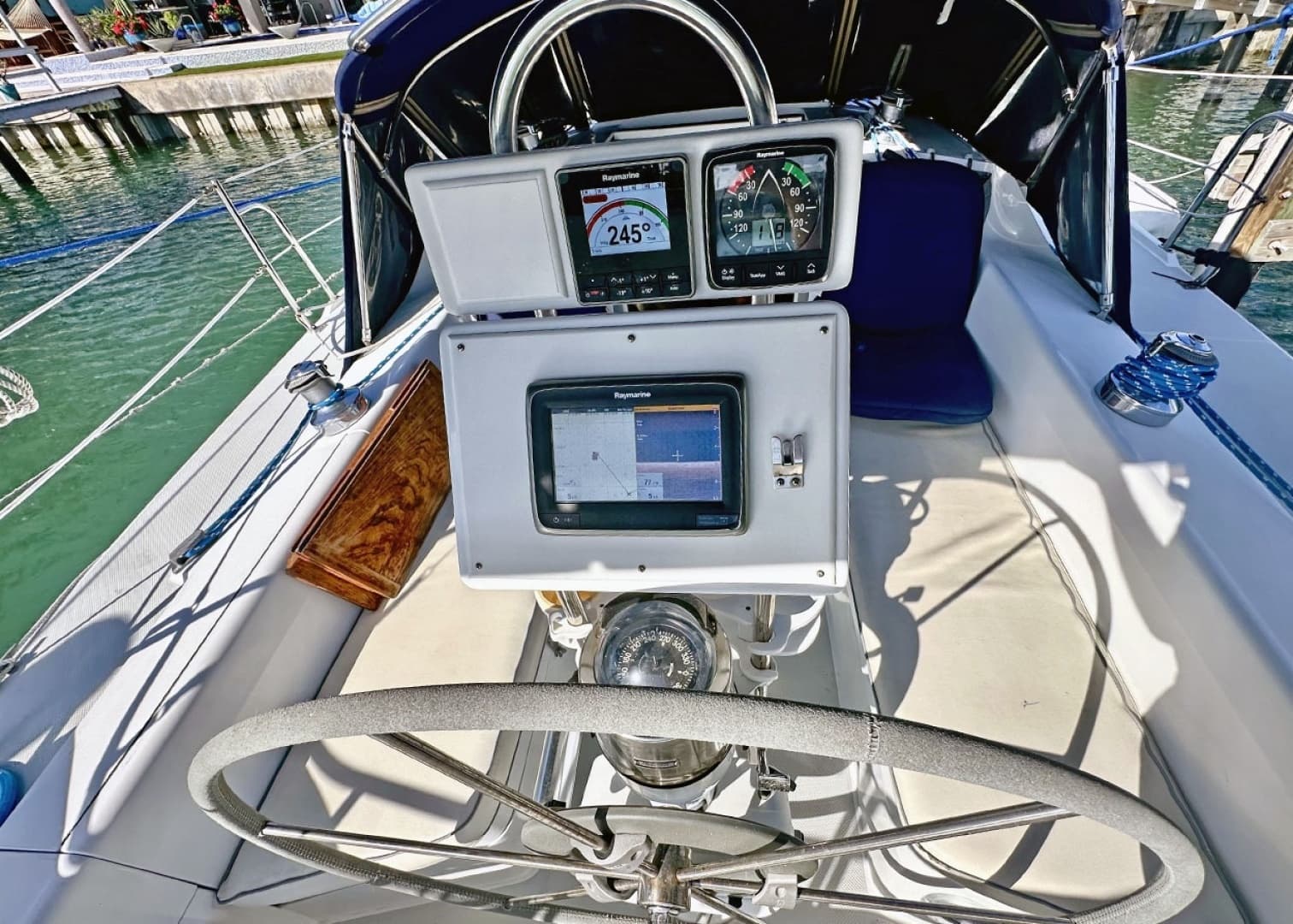 1996 Catalina 320 - Image 15