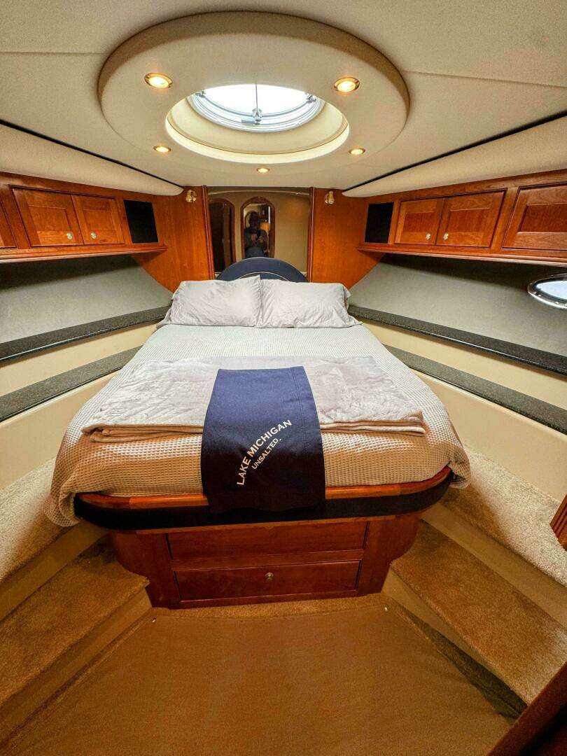 2005 Cruisers Yachts 540 Express - Image 46