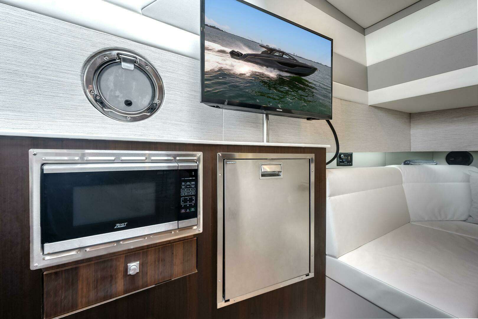 2023 Cruisers Yachts 42 GLS OB - Image 21