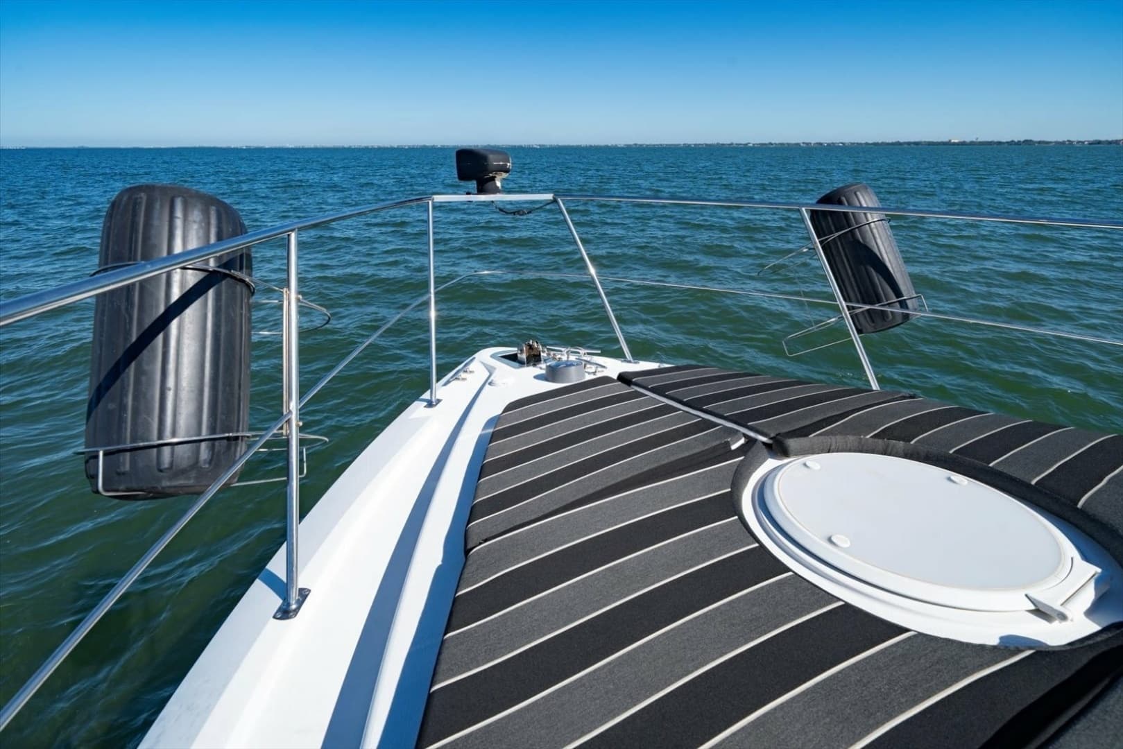1998 Carver 455 Aft Cabin MY - Image 9