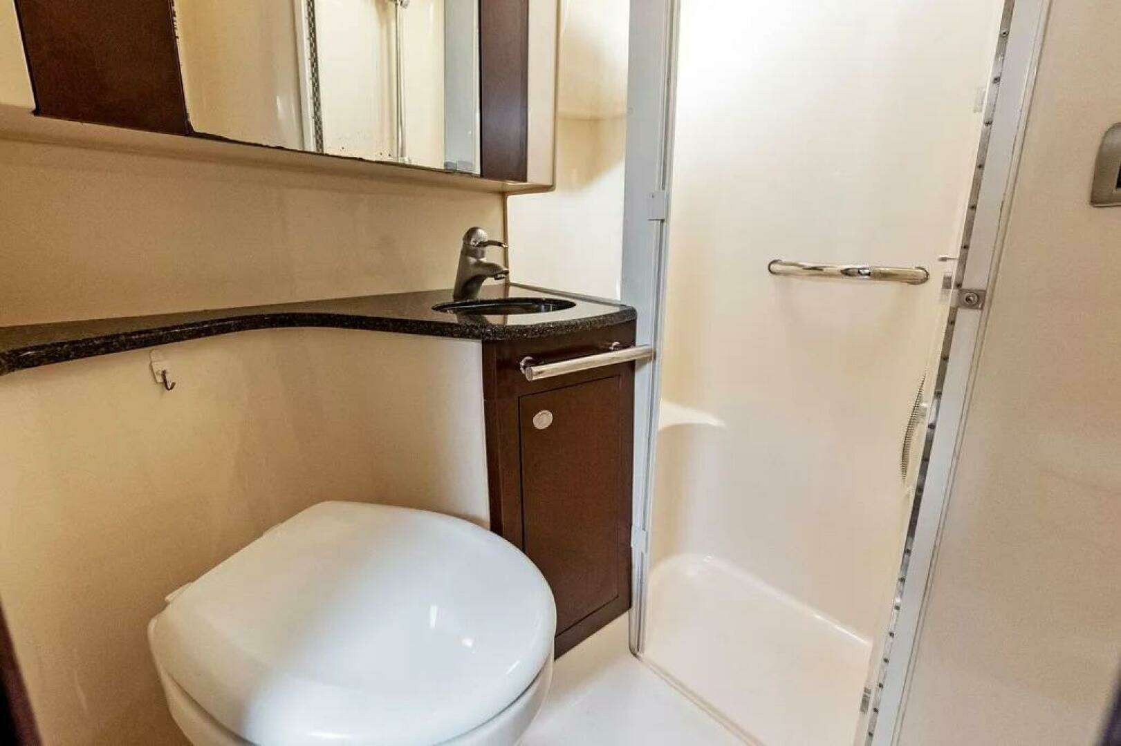 2007 Sea Ray 44 Sedan Bridge - Image 25
