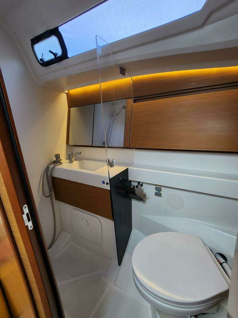 2020 Jeanneau Sun Odyssey 410 - Image 37