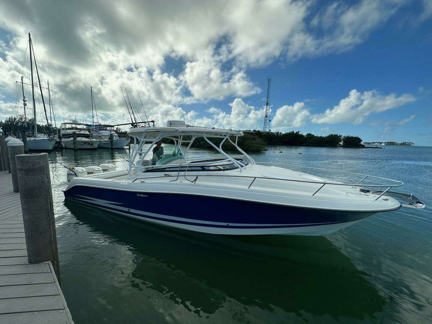 2007 Hydra-Sports 3300VX Vector Express - Image 2