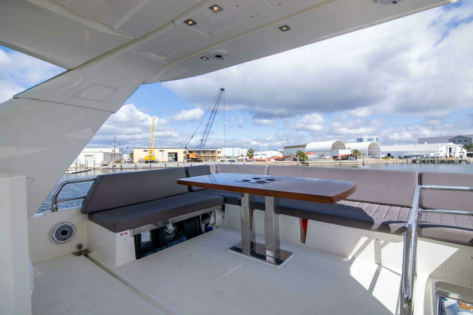 2018 Prestige 680 Flybridge - Image 47