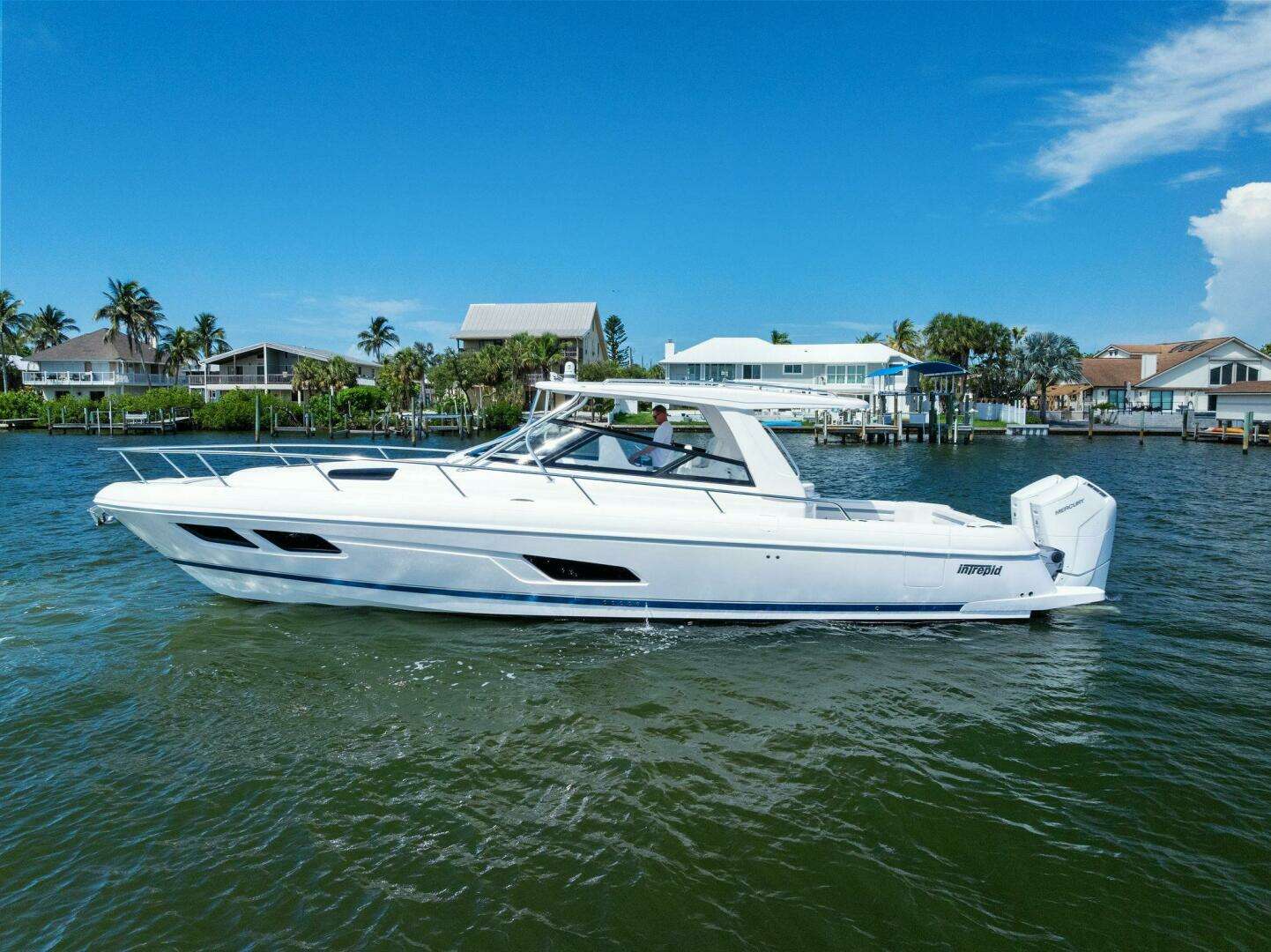 2022 Intrepid 438 Evolution - Image 2