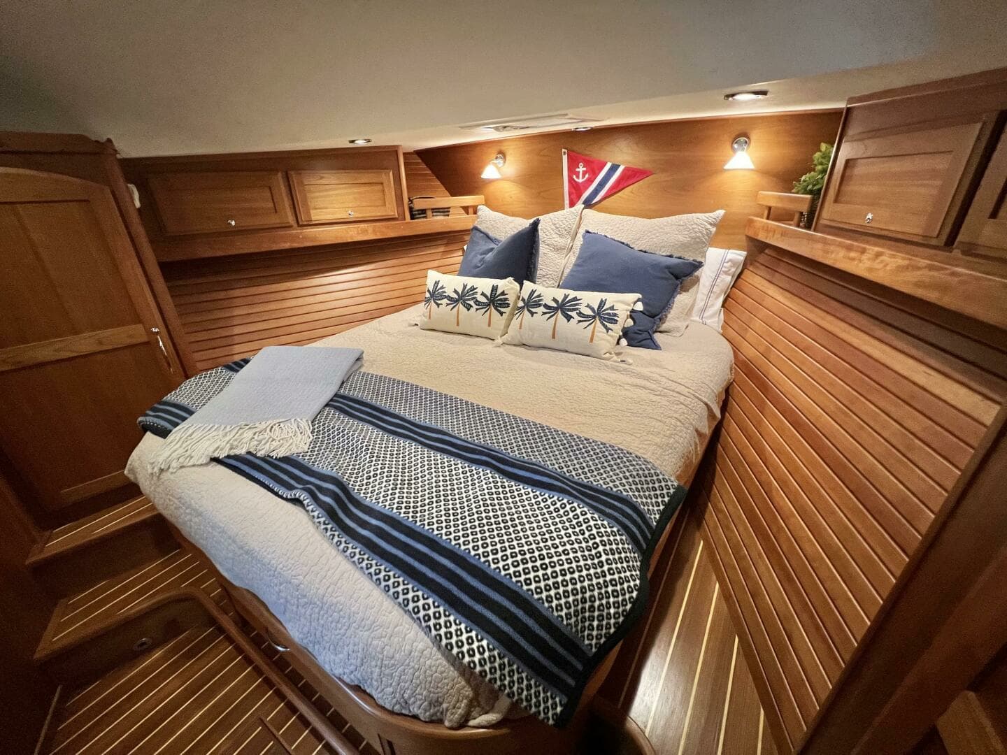 2017 Sabre 48 Salon Express - Image 27