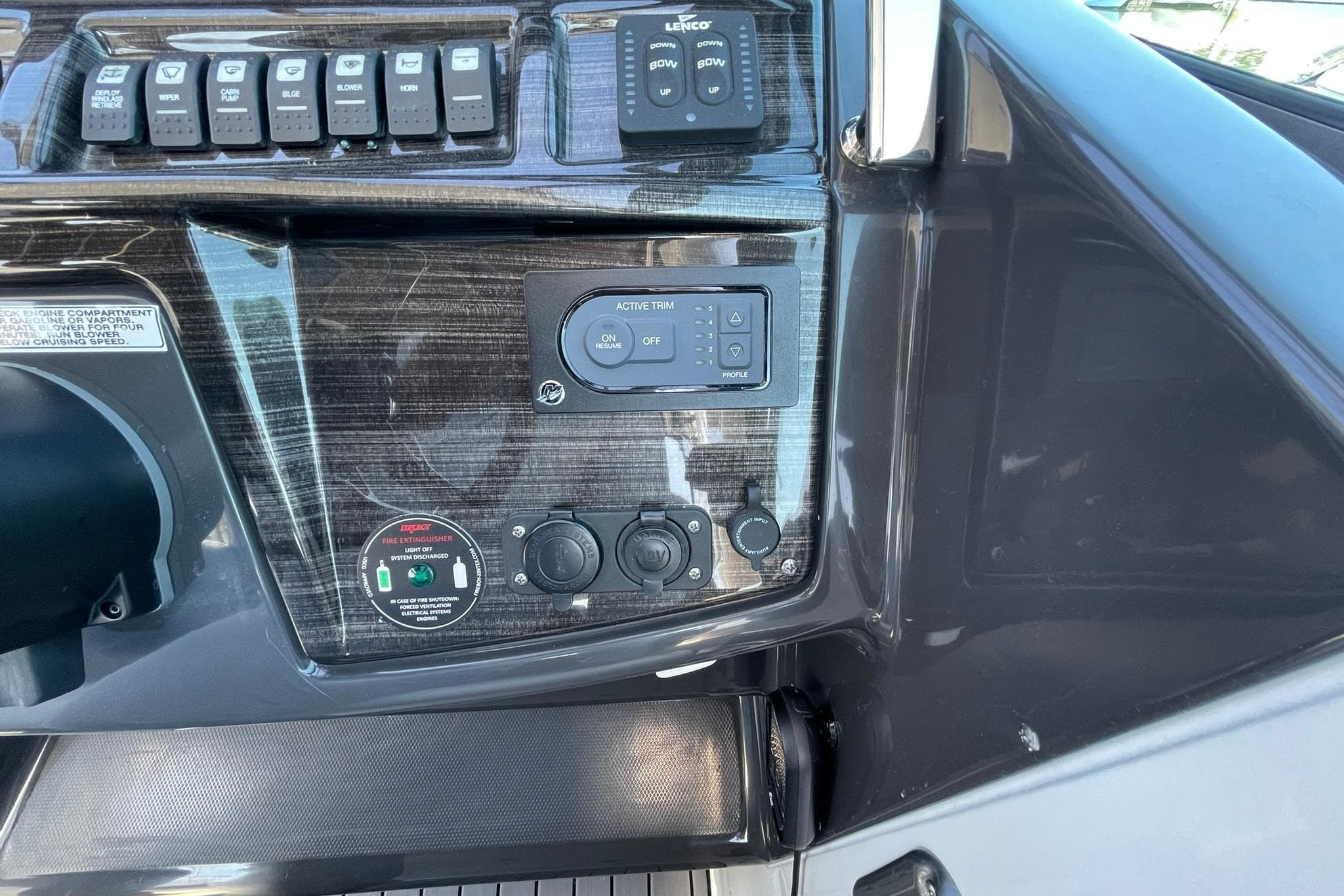 ACCESSORY SWITCHES, AUTOMATIC FIRE SUPPRESSION SYSTEM INDICATOR & OVERRIDE, DC ACCESSORY PLUGS, & ACTIVE TRIM CONTROLS