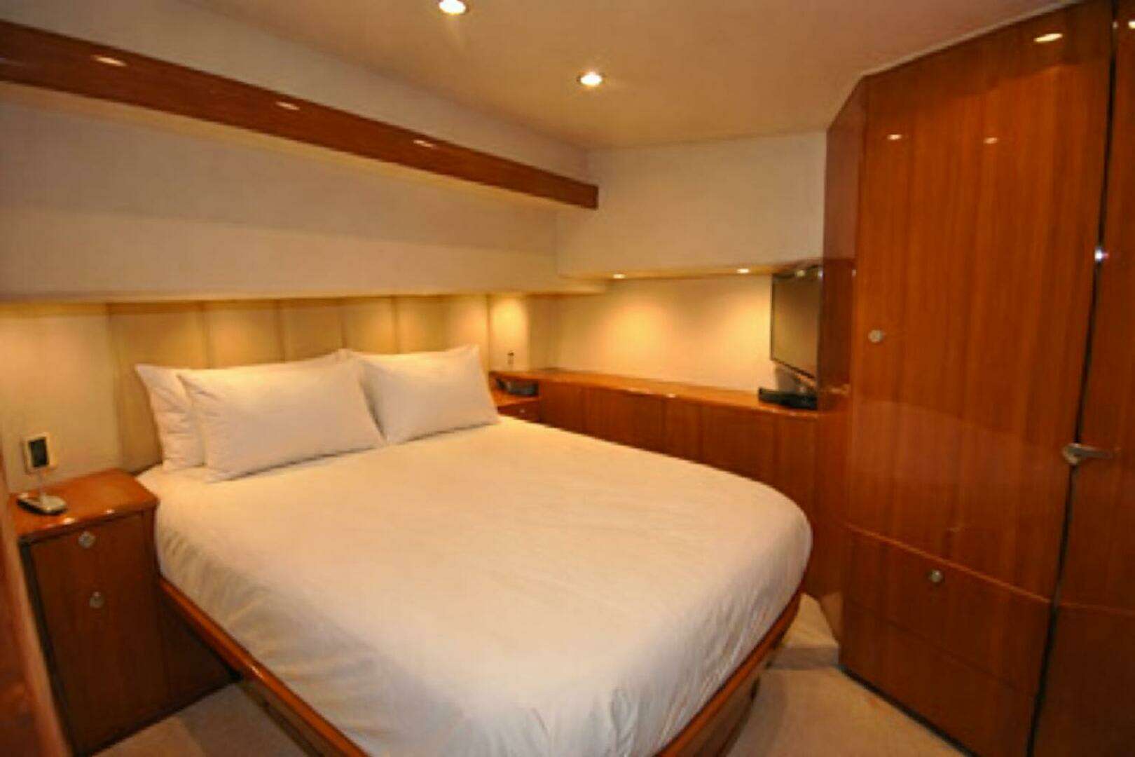 2019 Viking 44 Convertible - Image 3