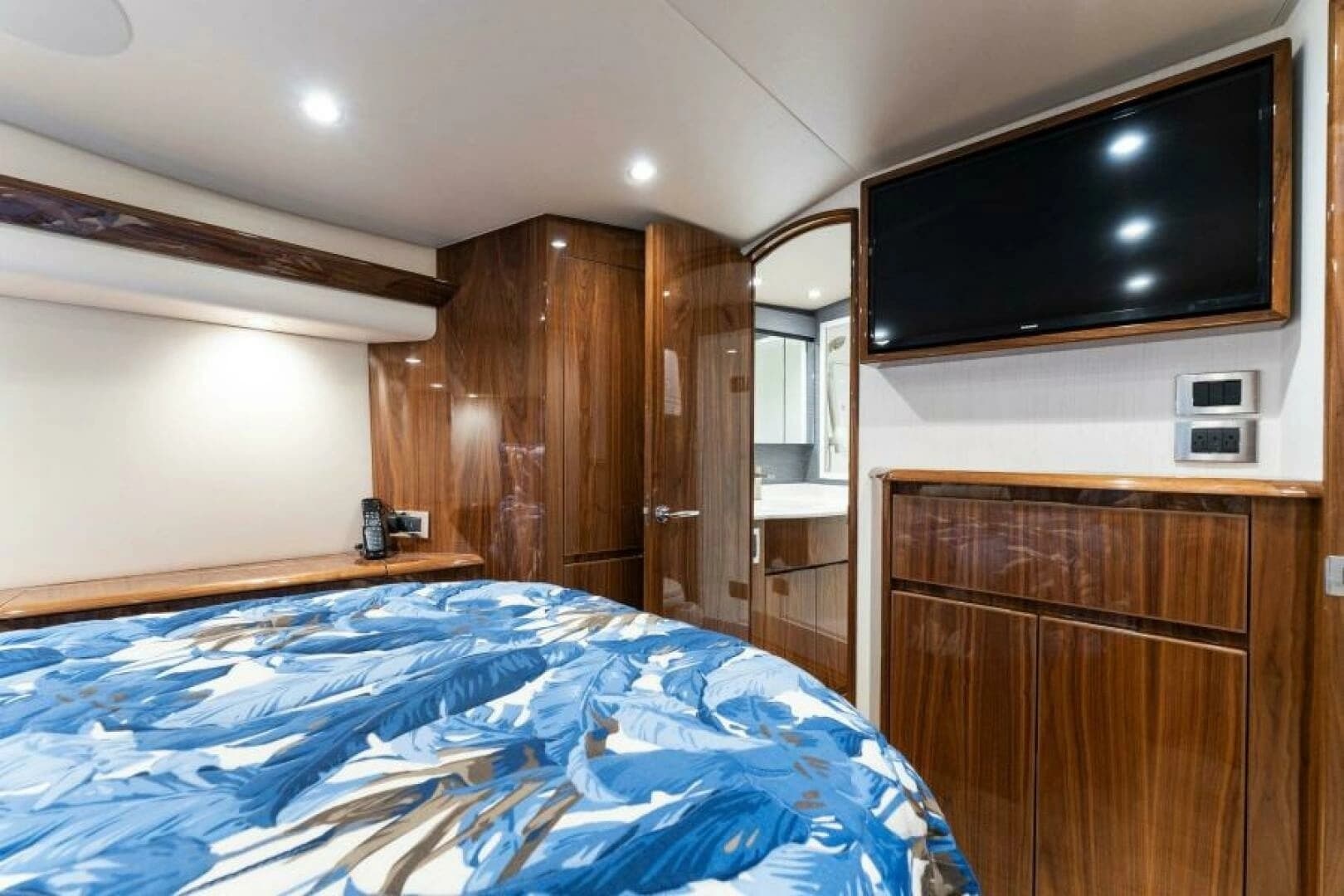2021 Viking 54 Convertible - Image 12