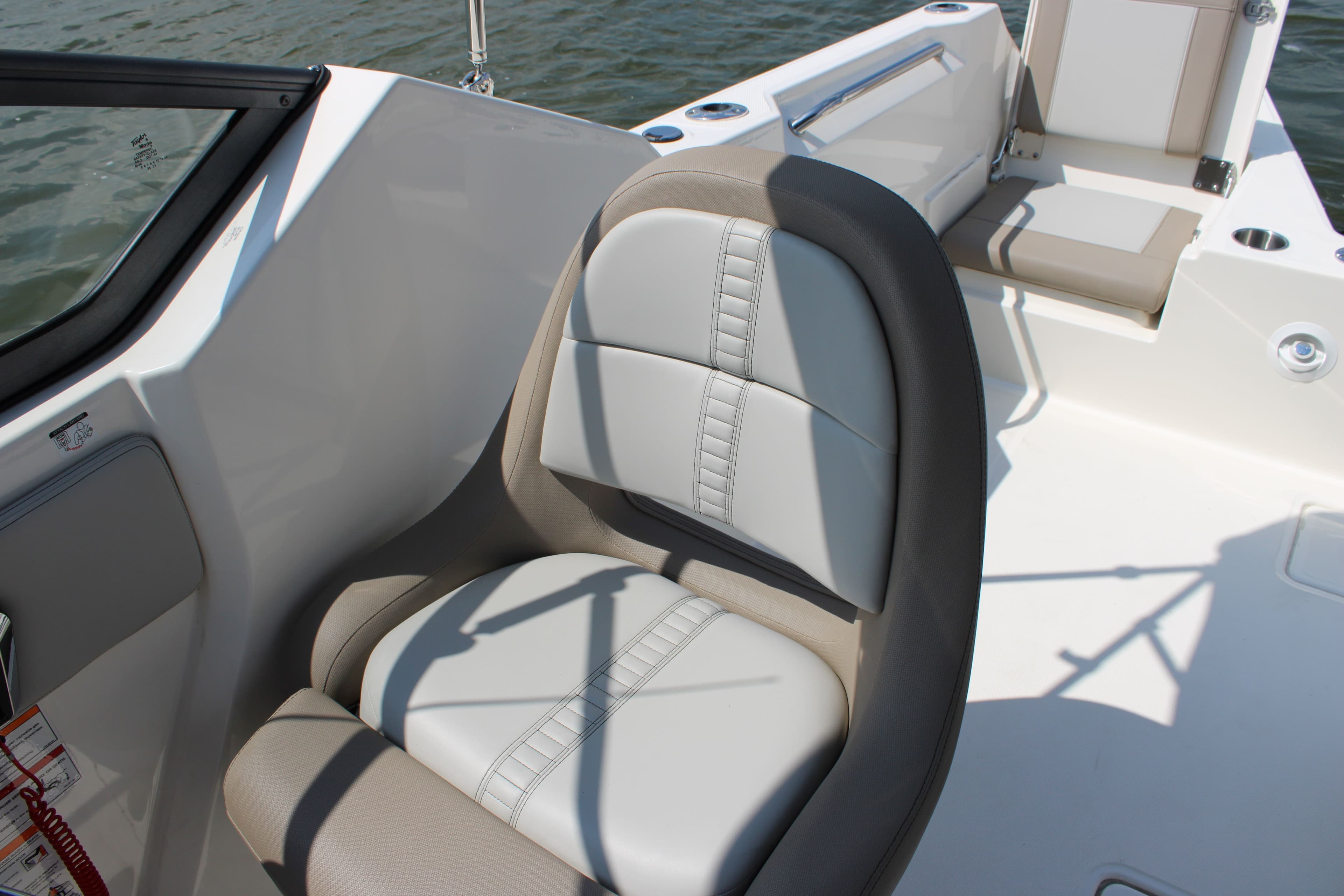 2026 Boston Whaler 210 Vantage - 27