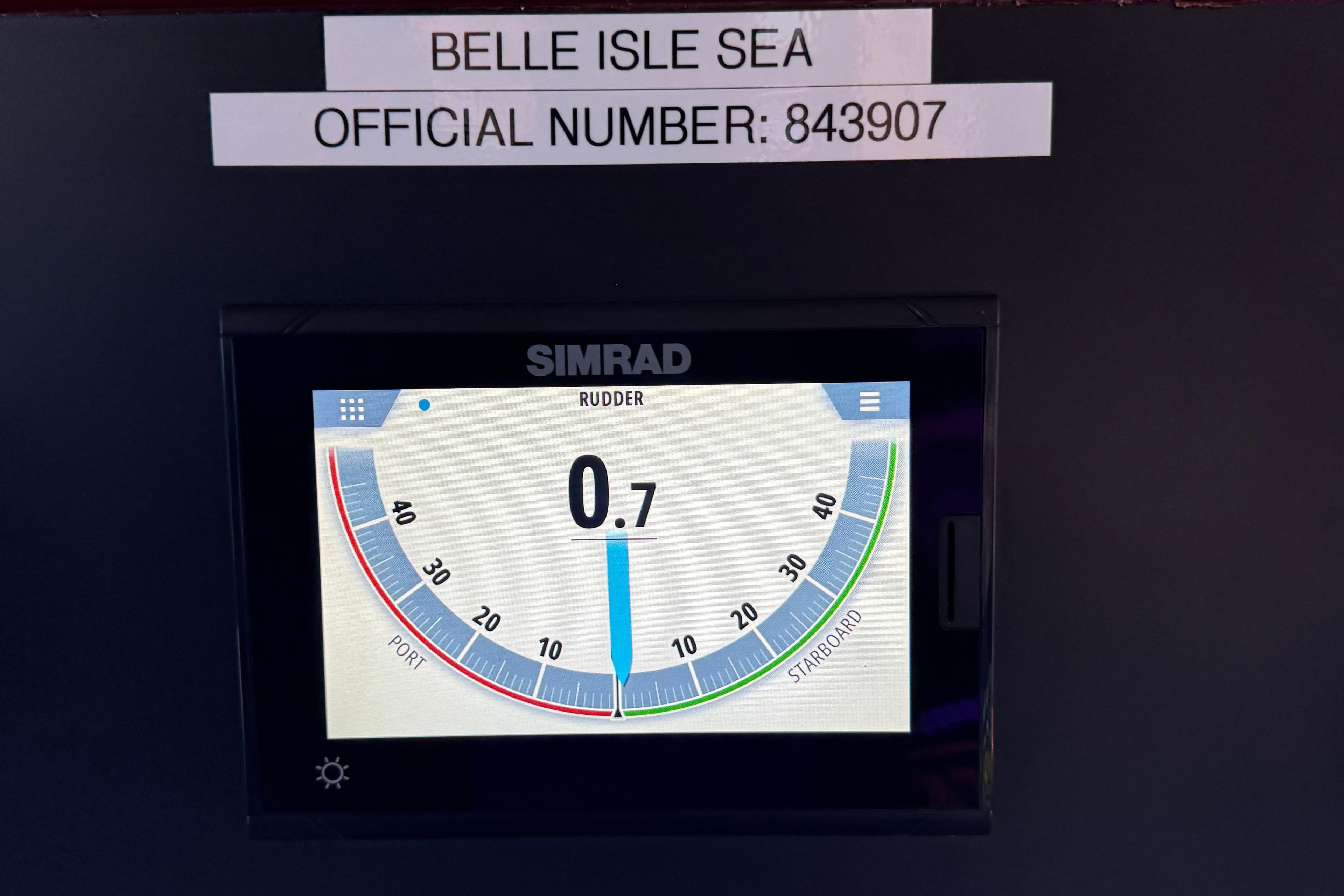 Simrad rudder angle display on Doogersbank Vipack 2001, Belle Isle Sea, official number 843907.