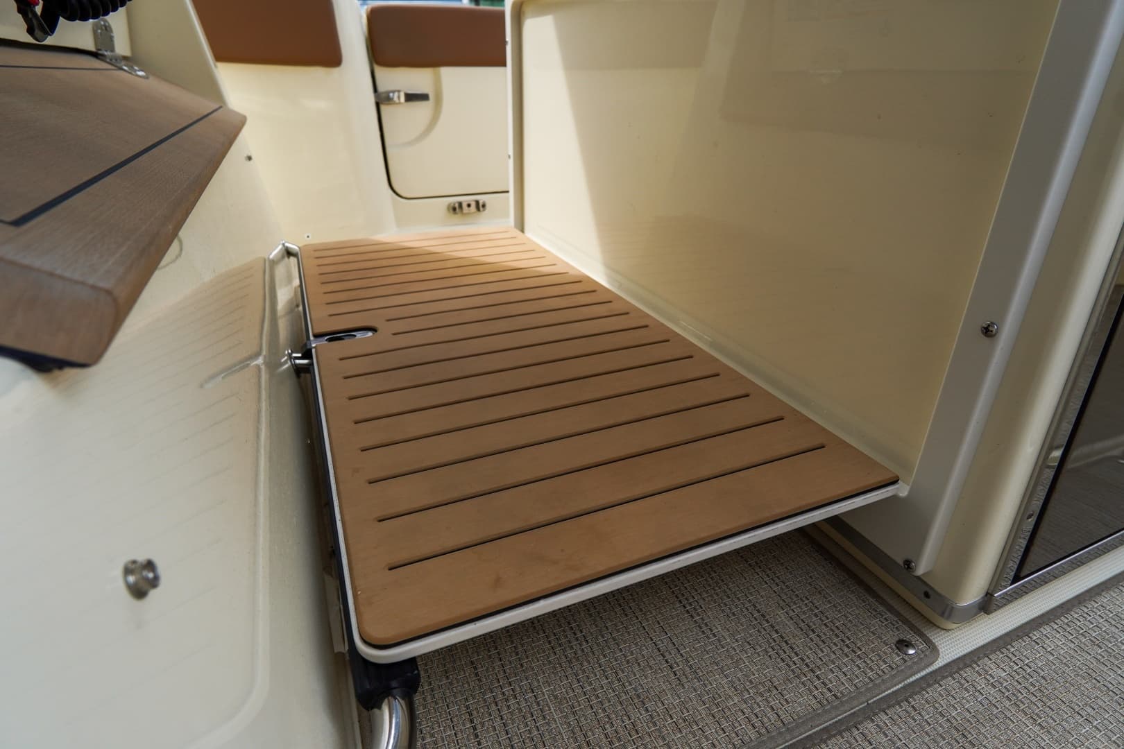 2026 Chris-Craft 31 Catalina - Image 14