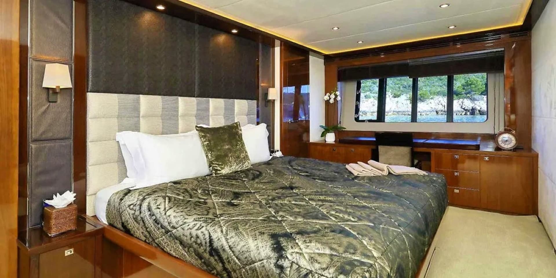 2011 Princess Yachts Princess V85 - Image 8