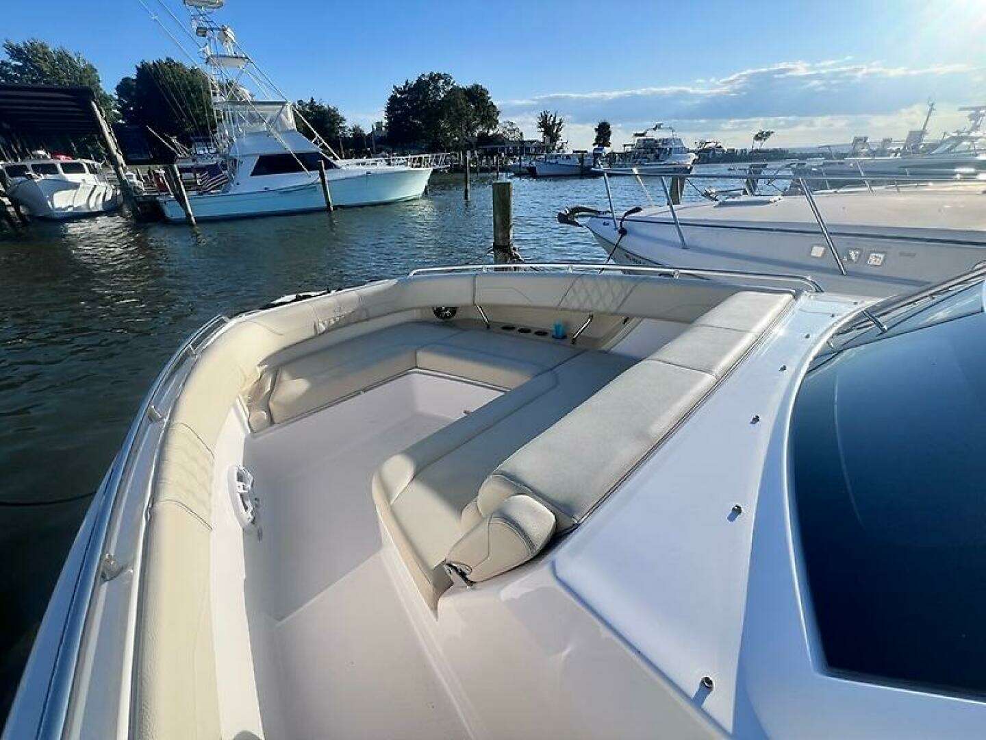 2019 Regal 33 SAV - Image 15