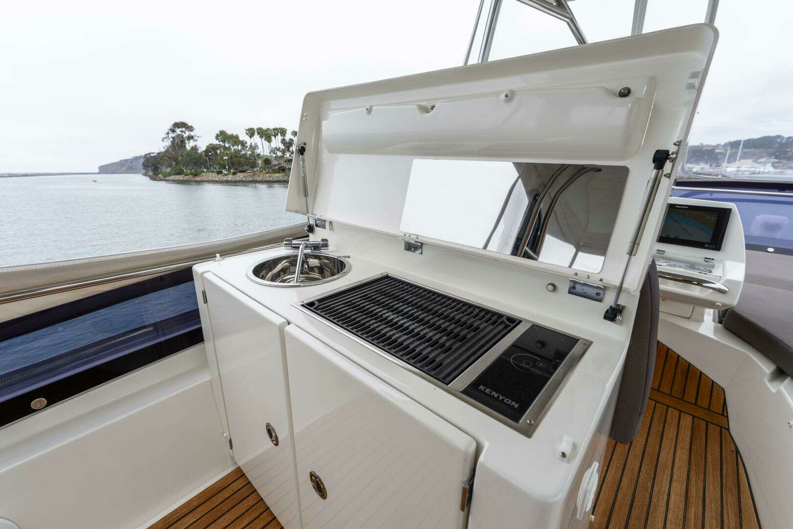 2018 Prestige 560 - Image 59