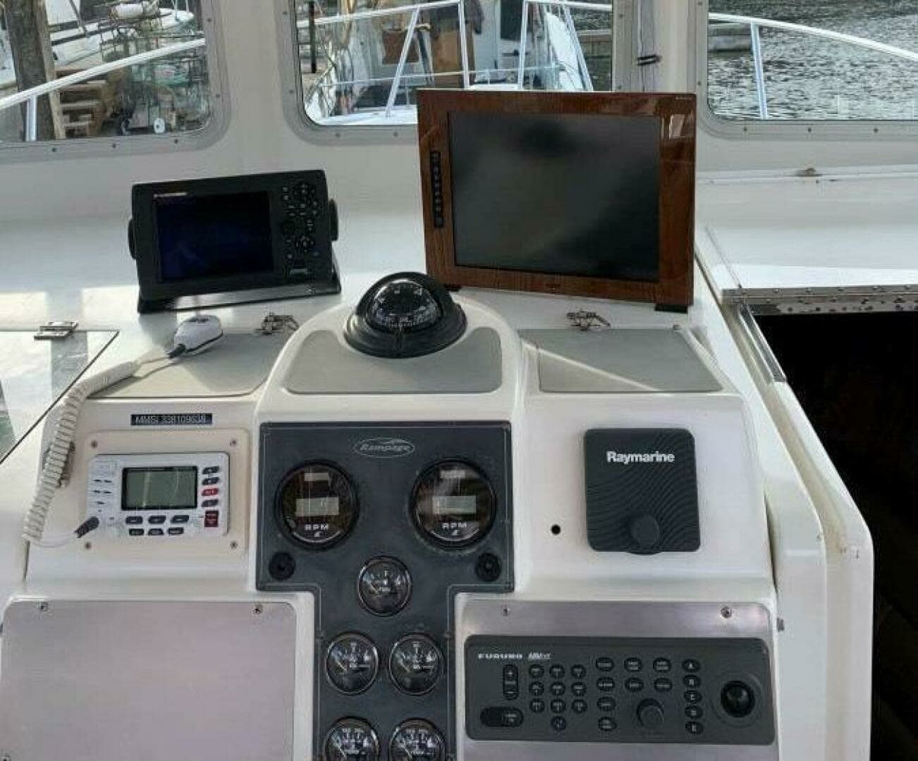 2001 Rampage 30 Express - Image 13