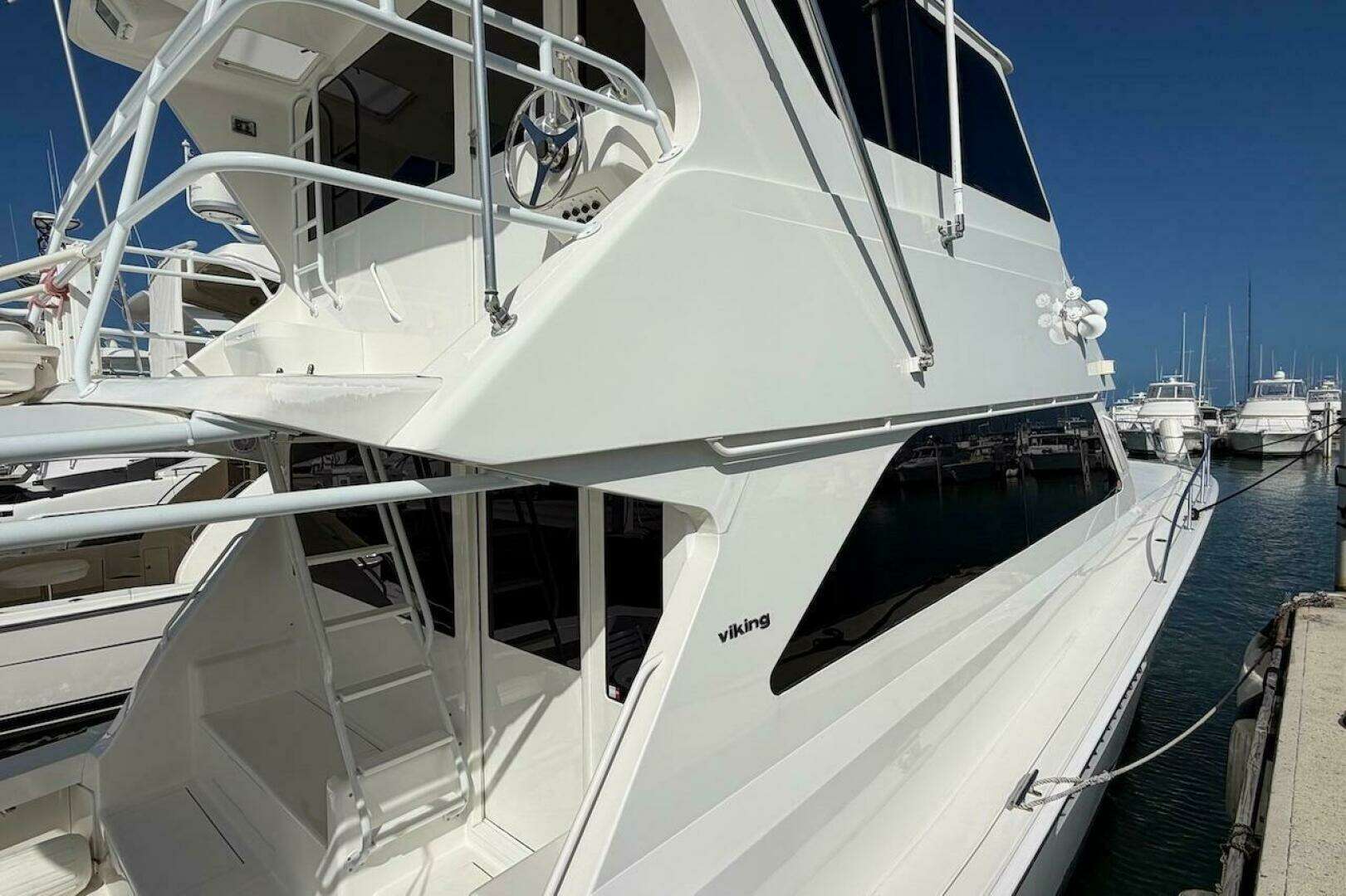 1999 Viking 58 Convertible - Image 5