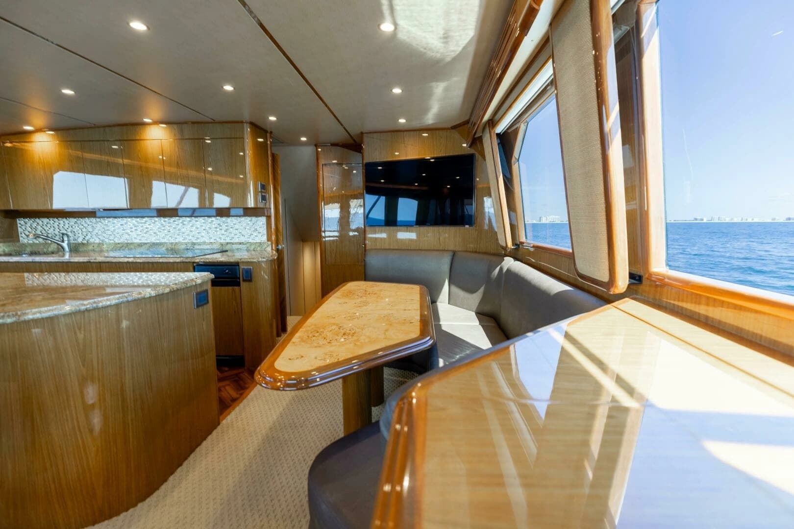 2013 Viking 76 Convertible - Image 17