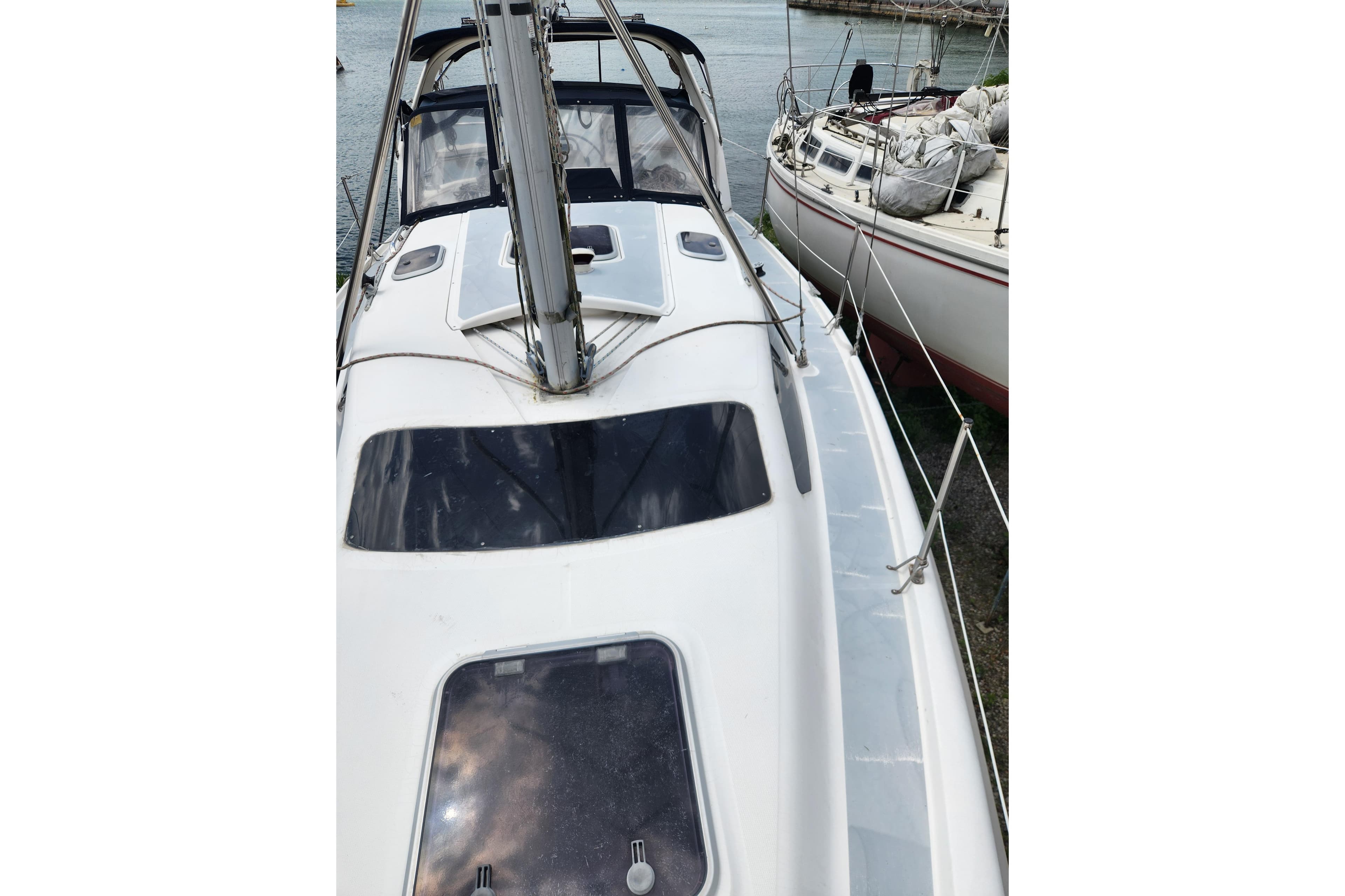 1997 Hunter 340 sailboat docked, showcasing deck and rigging details.