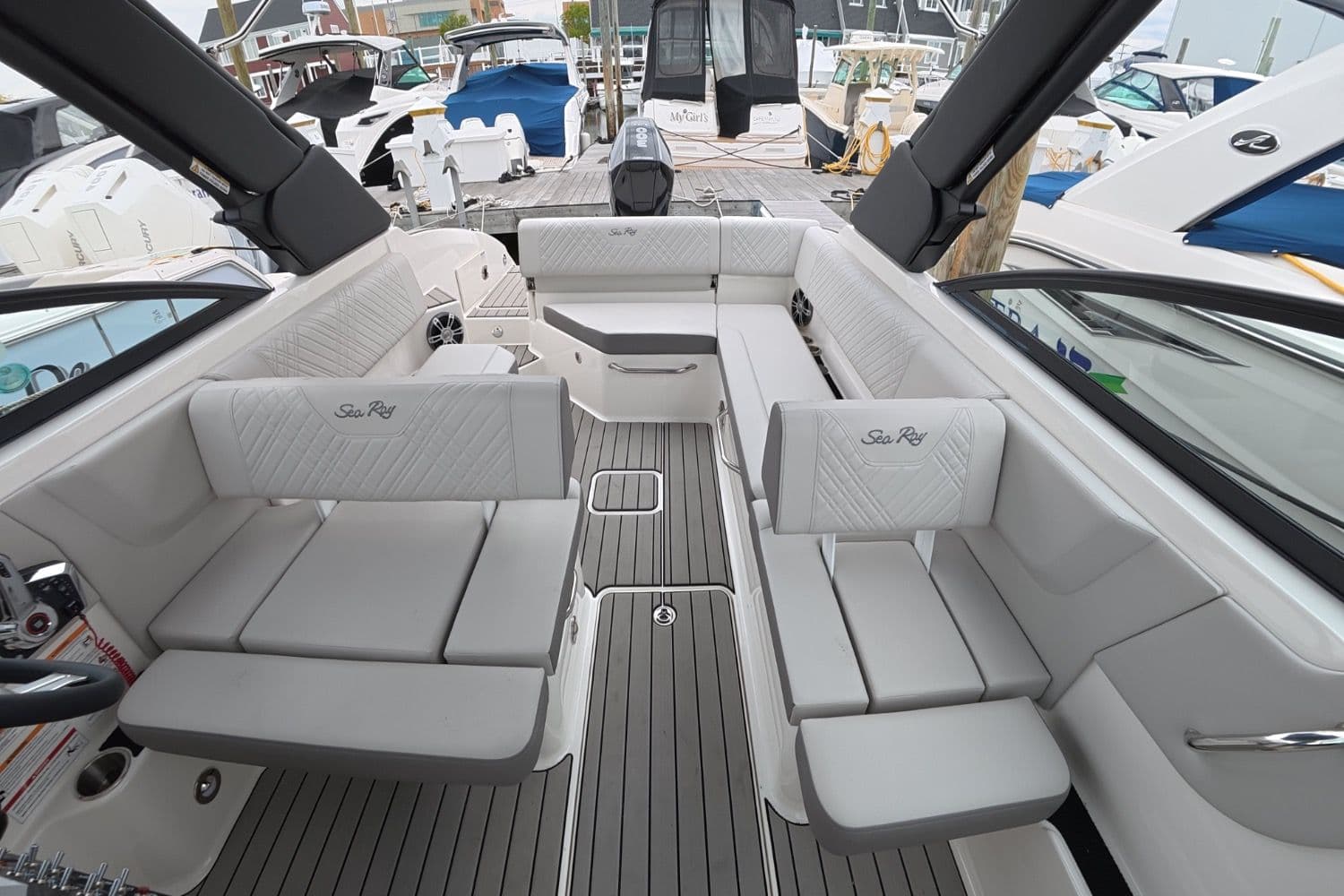 2026 Sea Ray SDX 270 Outboard - 14