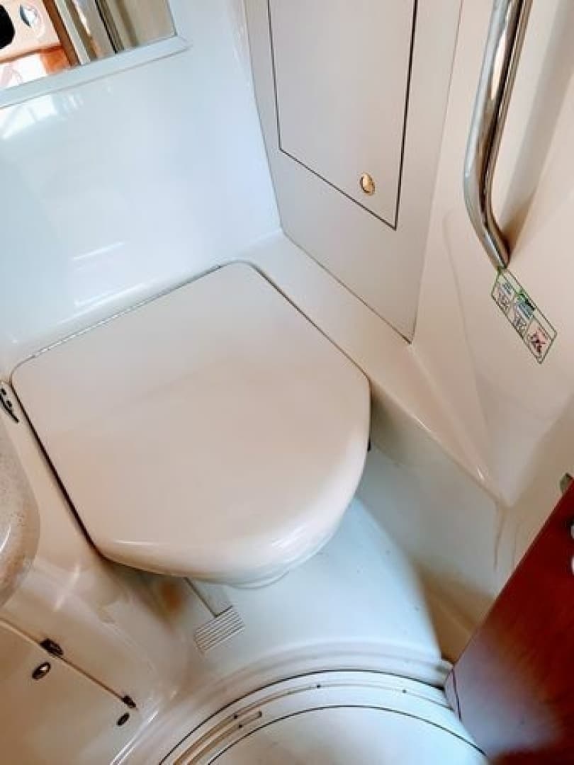 1999 Sea Ray 370 Express - Image 37