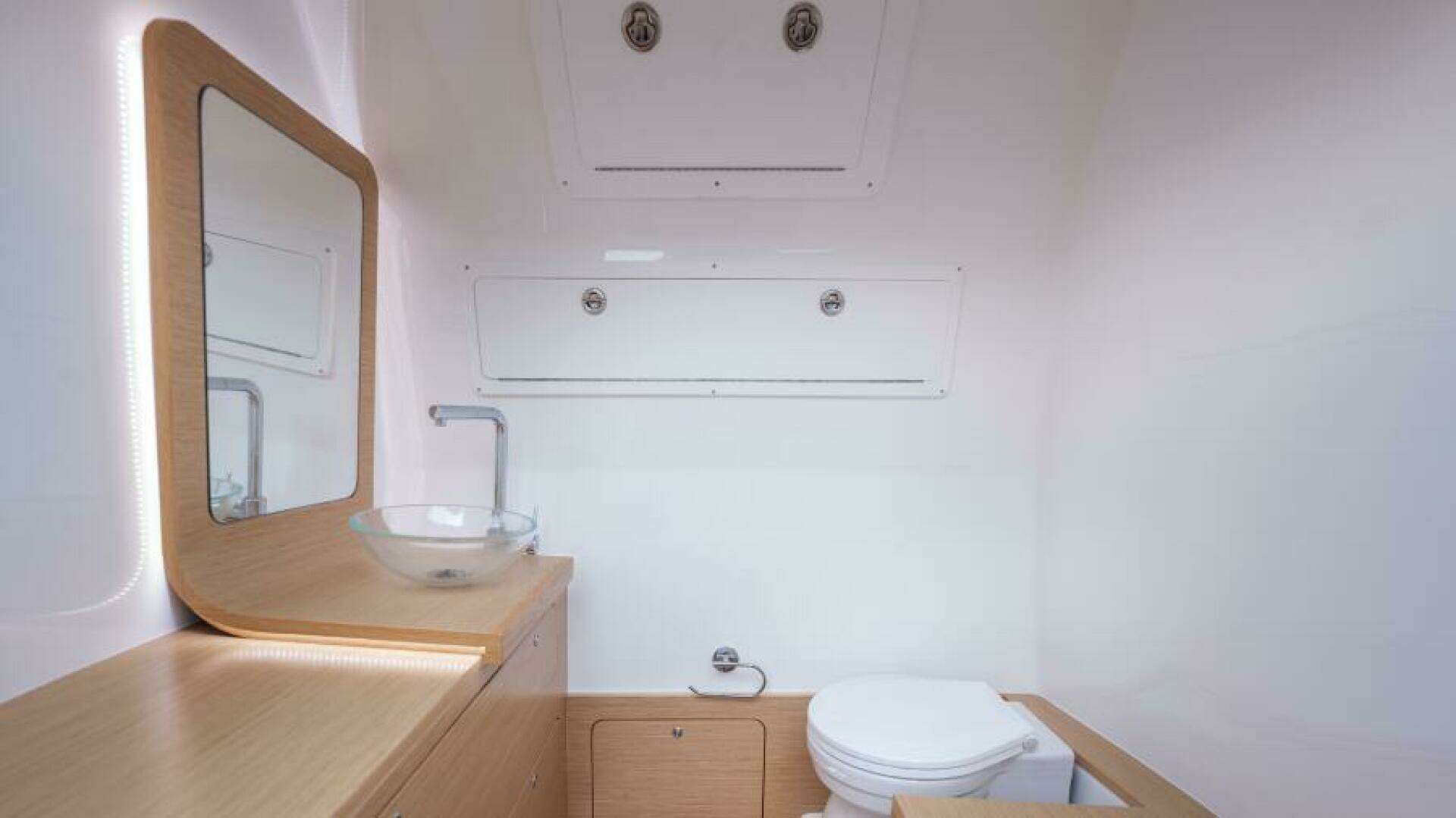 2025 Skipper 38 Sunbed - Image 26