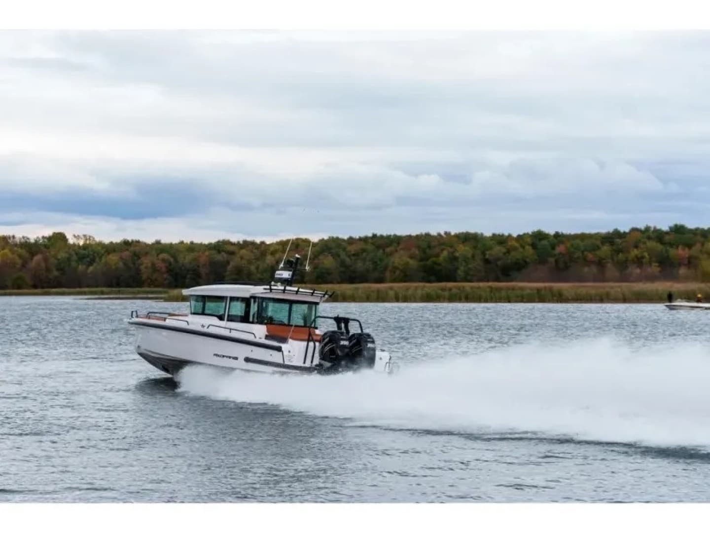 2022 Axopar 37 XC CROSS CABIN - Image 8