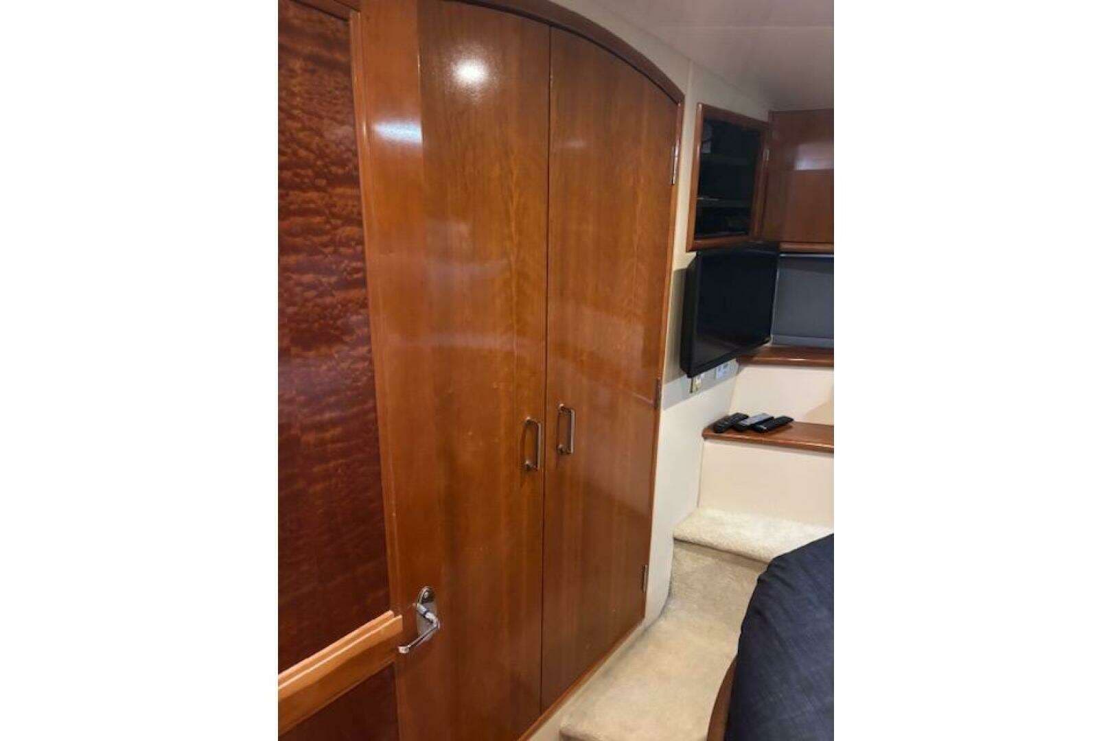 2004 Carver 466 Motor Yacht - Image 68