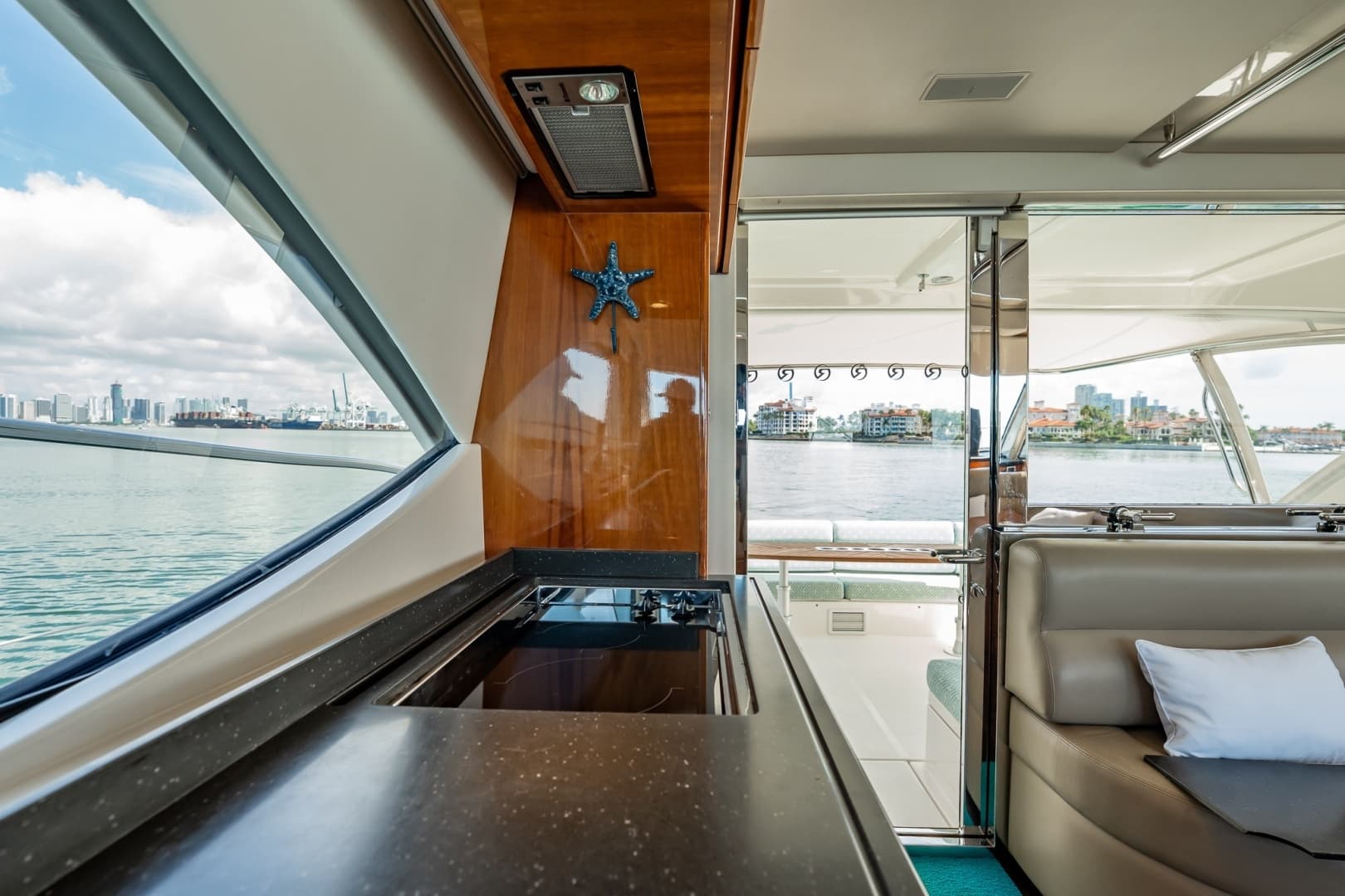 2016 Riviera 5000 Sport Yacht - Image 70