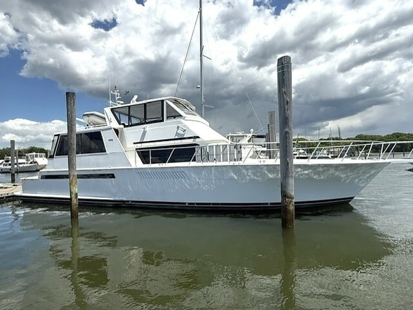1998 Viking Motor Yacht - Image 4