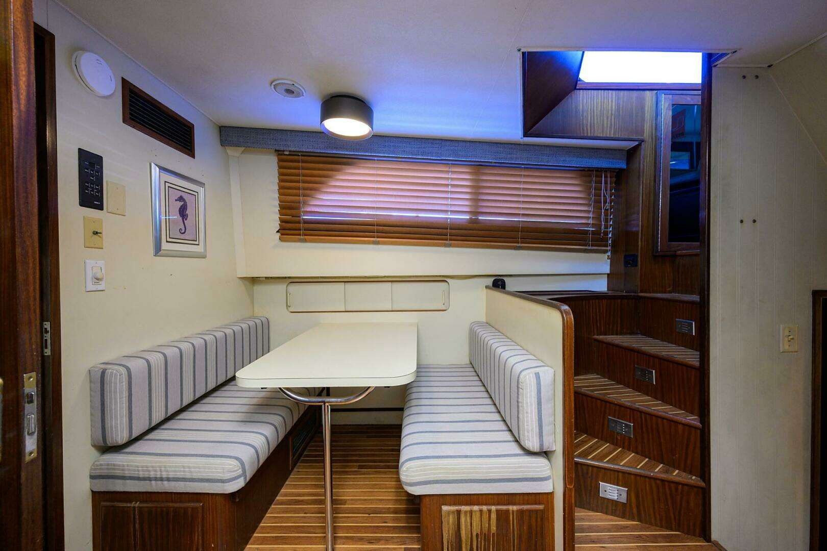 1987 Hatteras 63 Motor Yacht - Image 12