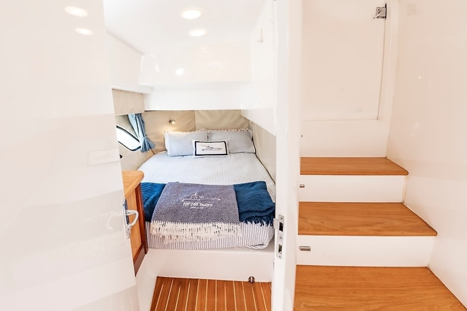 2010 Intrepid 475 Sport Yacht - Image 43