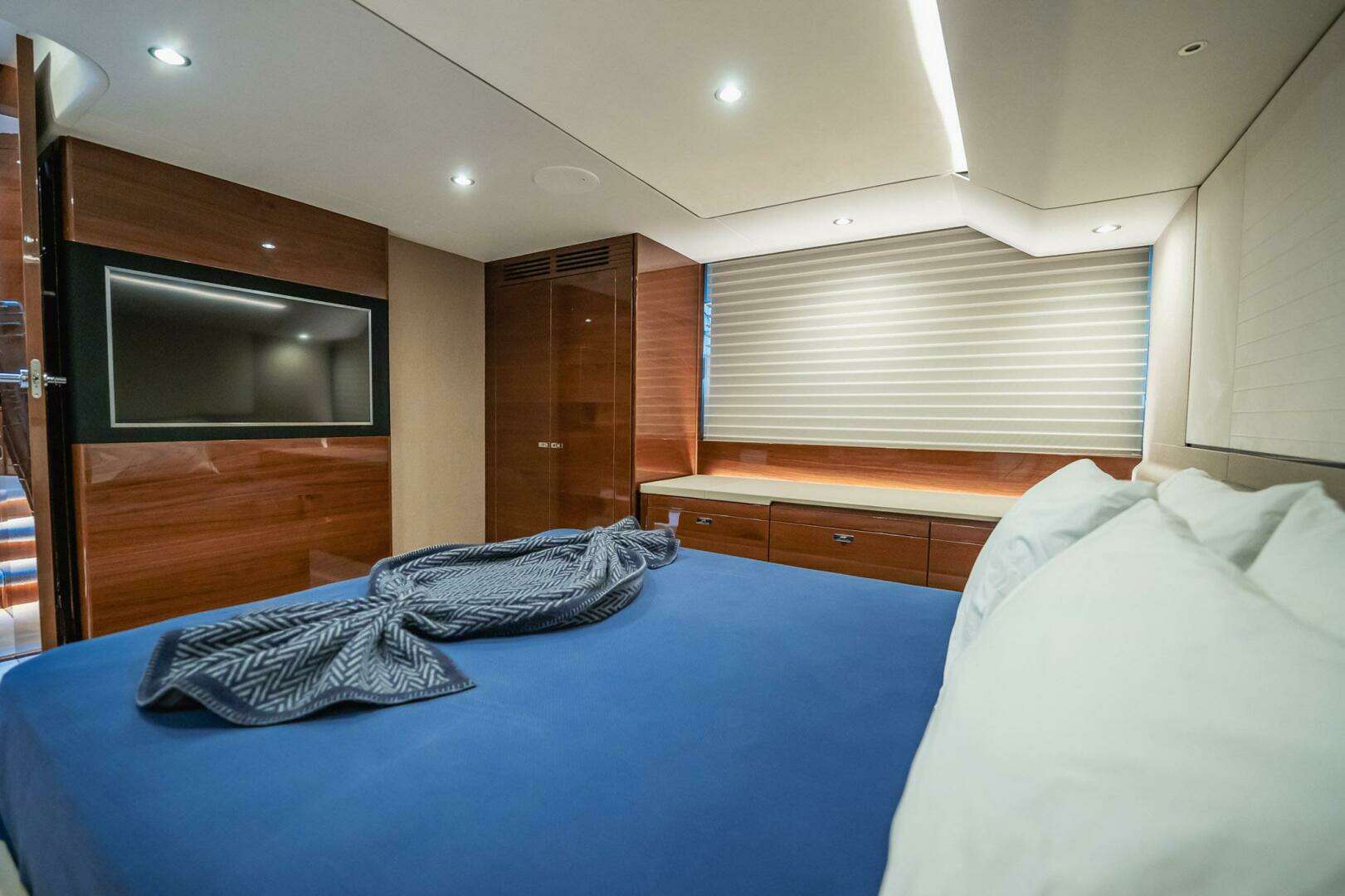 2019 Princess F55 - Image 27