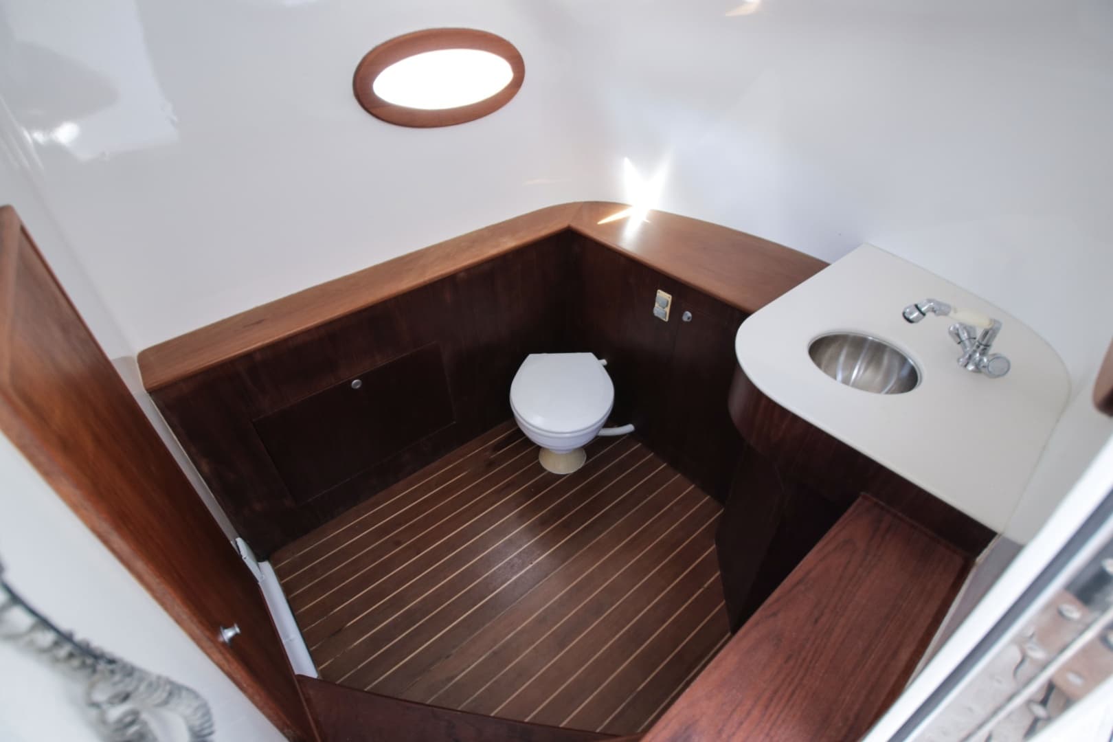2018 Winter Custom Yachts Center Console - Image 14