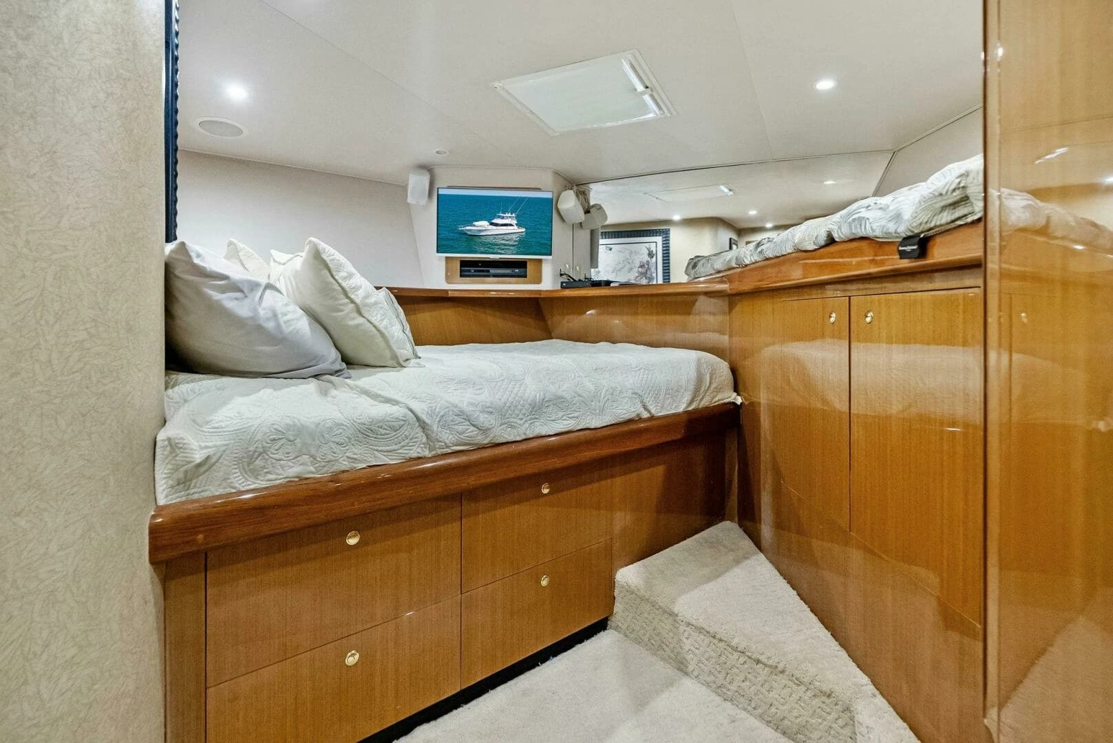 2002 Viking 65 Convertible - Image 36