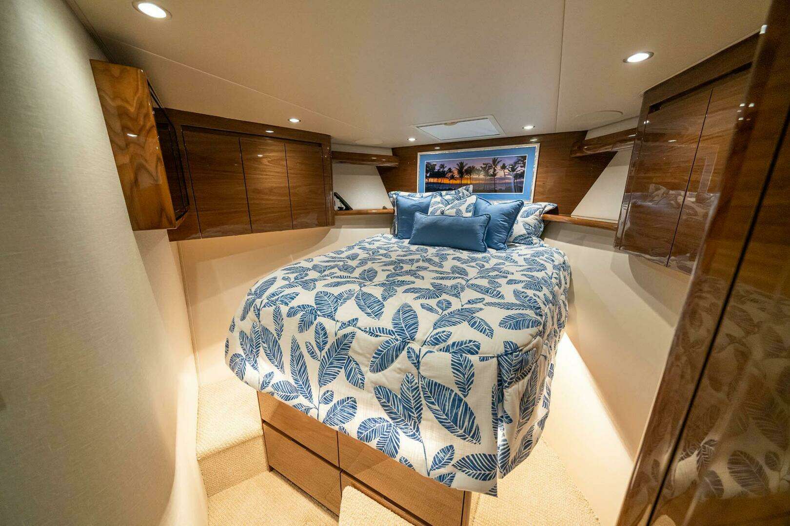 2027 Viking 54 Sport Coupe - Image 8
