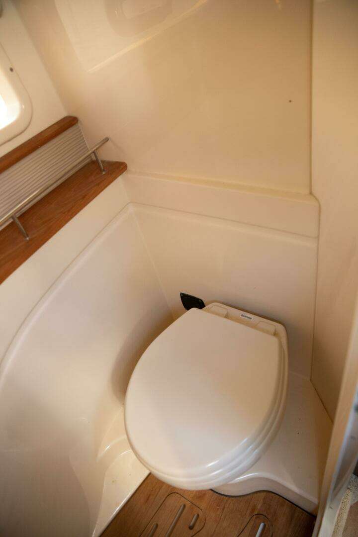 2016 Sea Ray 350 Sundancer - Image 101