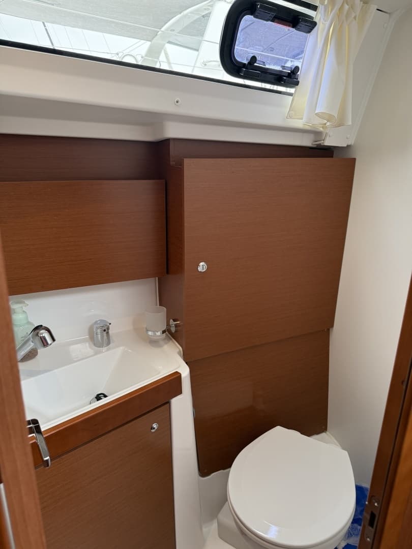 2016 Beneteau Oceanis - Image 50