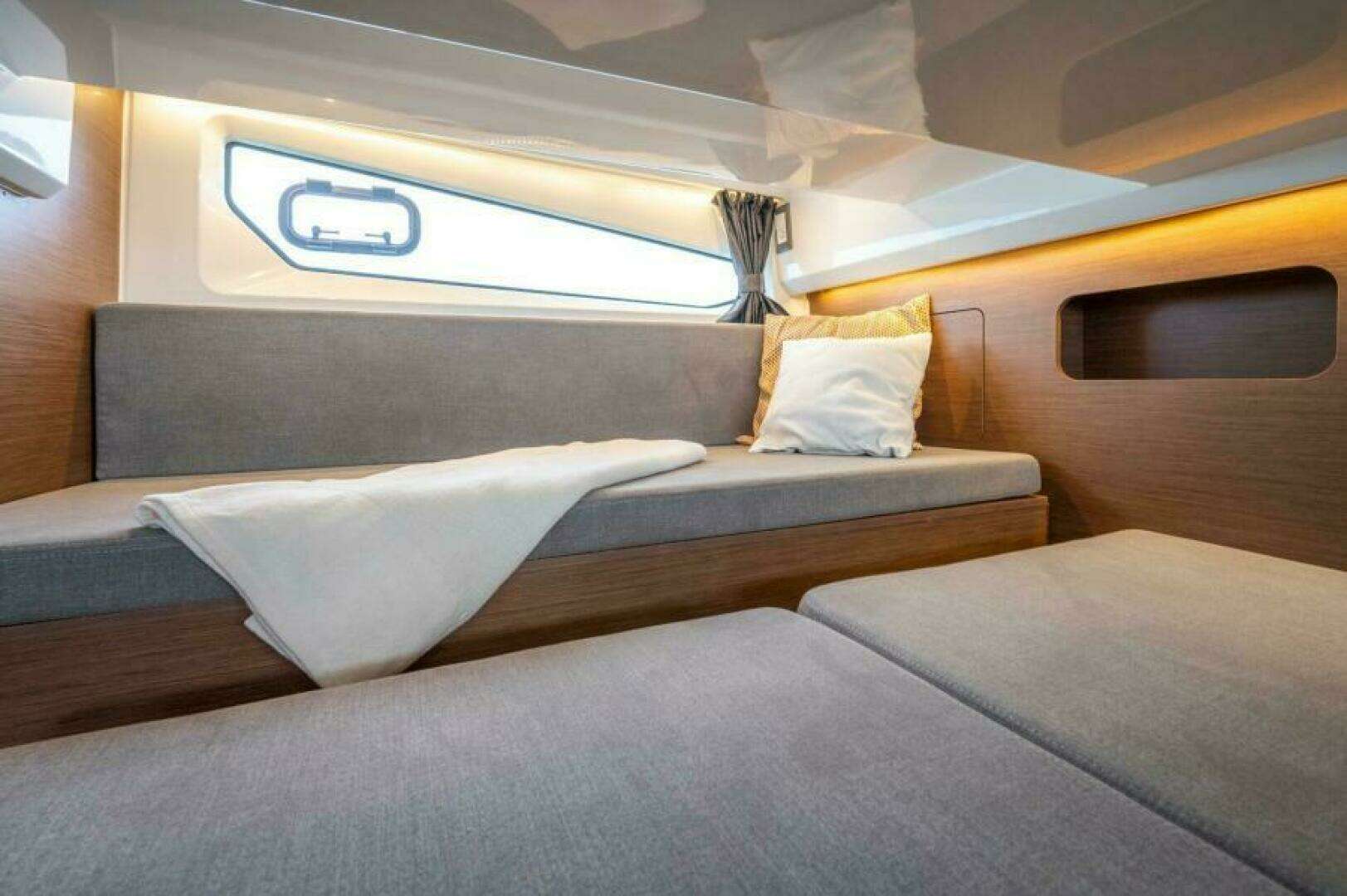 2026 Beneteau Antares 11 - Image 13