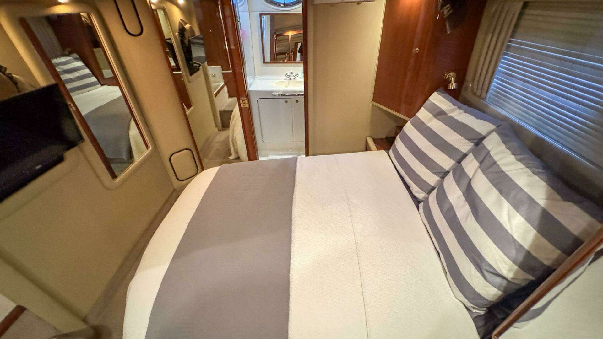 2000 Sea Ray 420 Aft Cabin - Image 37