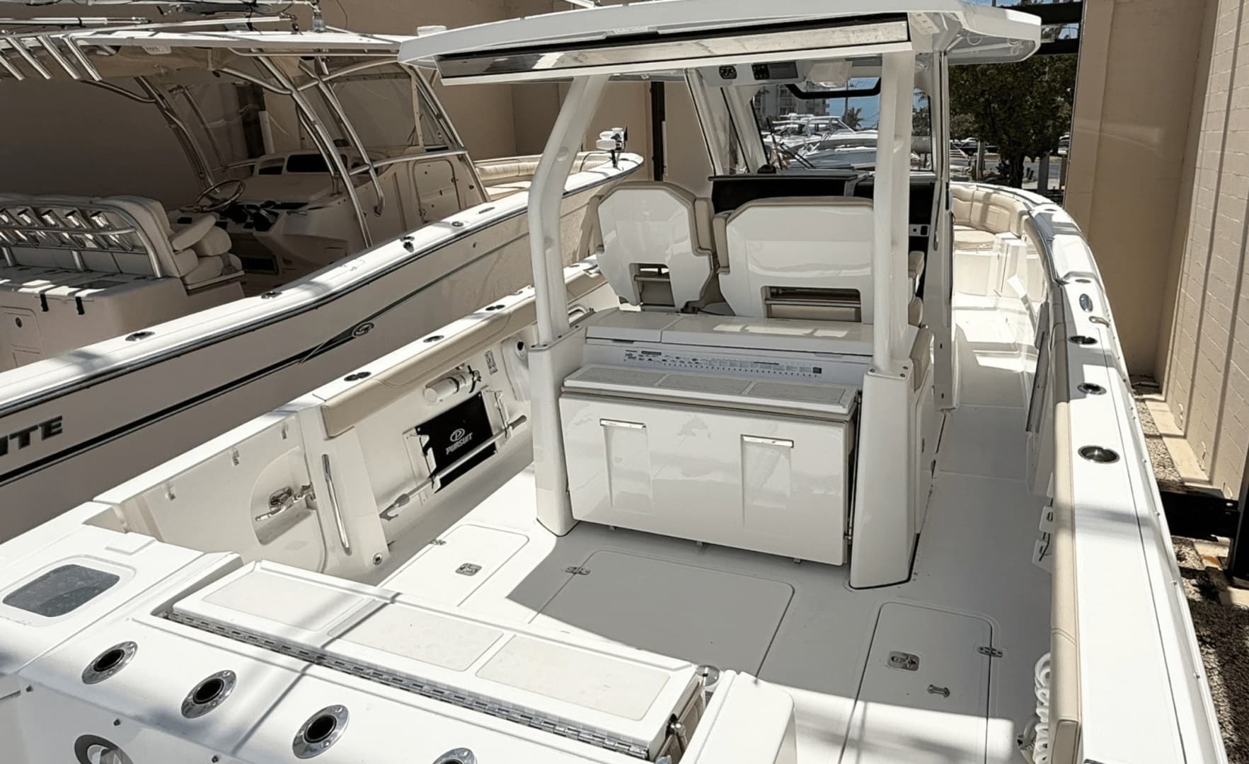 2020 Pursuit S328 - Image 9