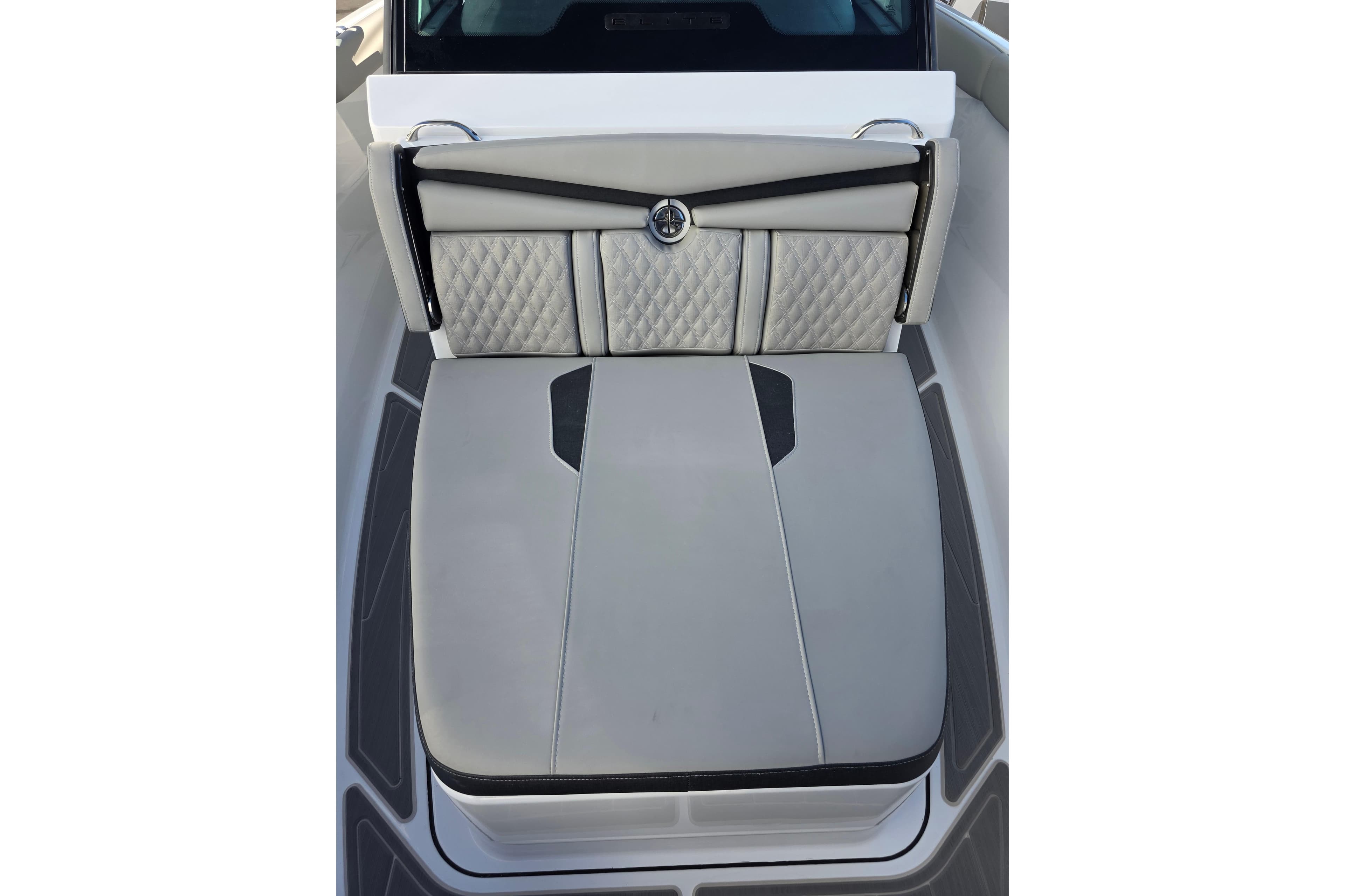 2026 Monterey Elite 25 OB boat seat with quilted design and sleek finish.