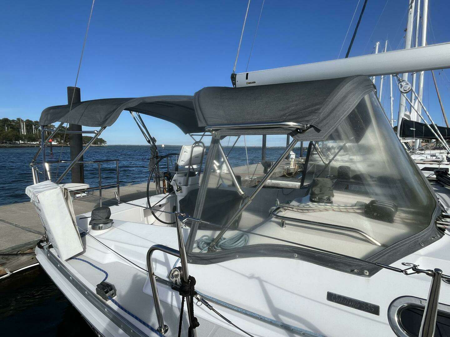 2017 Catalina 355 - Image 7