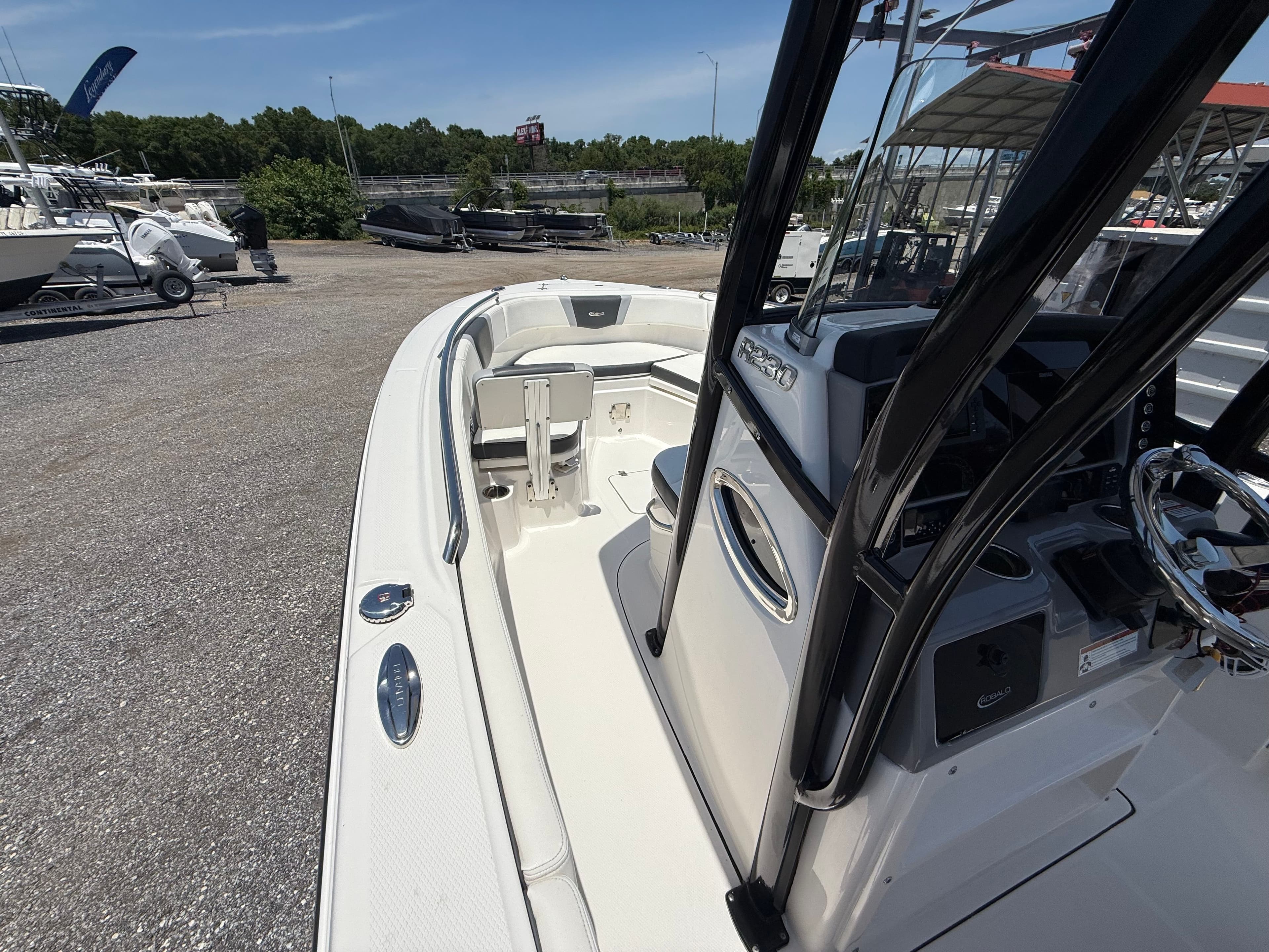 2022 ROBALO 230 CC - Image 19