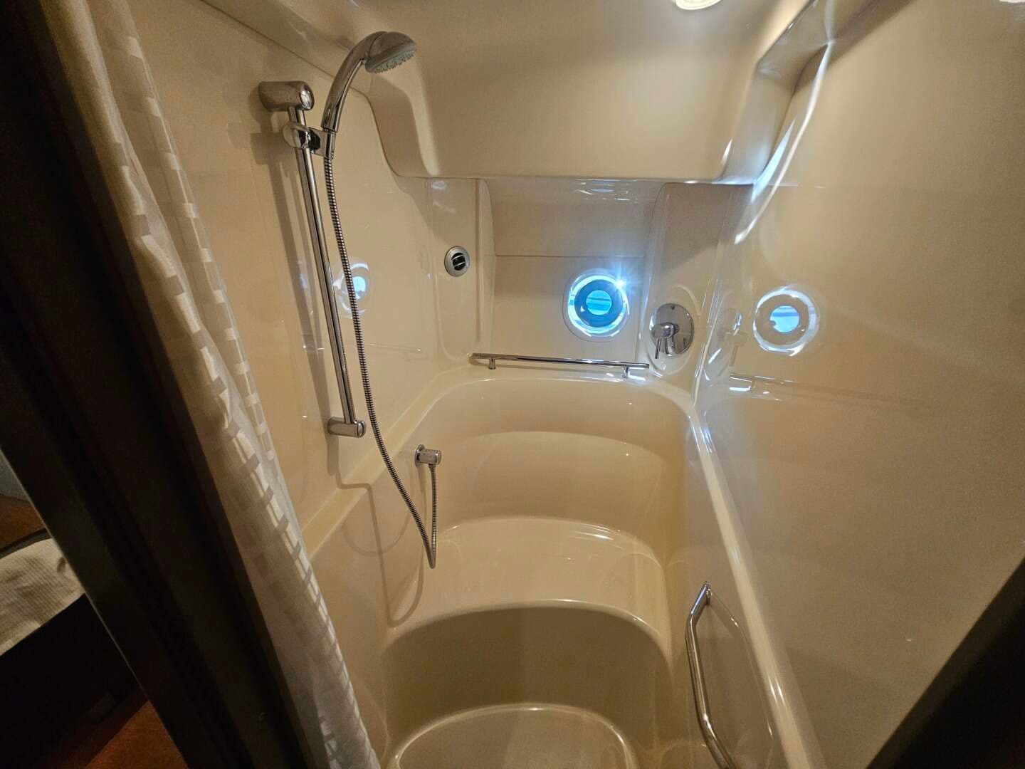 2012 Sea Ray 50 SUNDANCER - Image 46